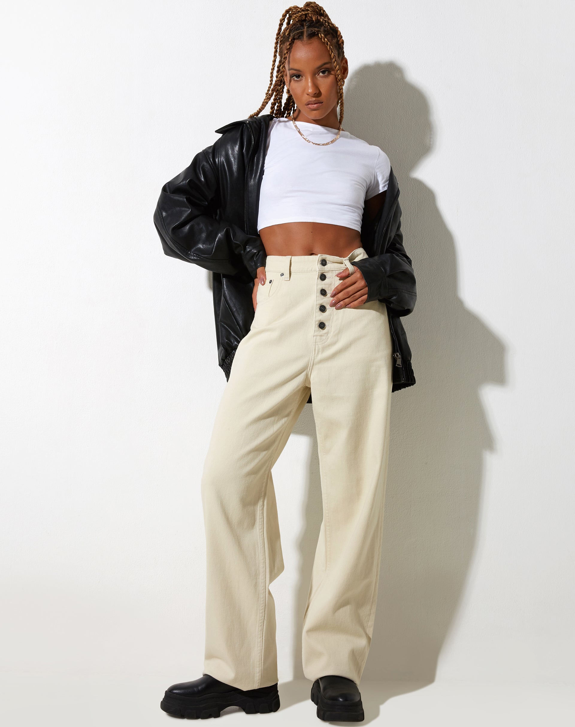 Afbeelding van Parallel Jeans met Blootliggende Knoop in Warme Crème