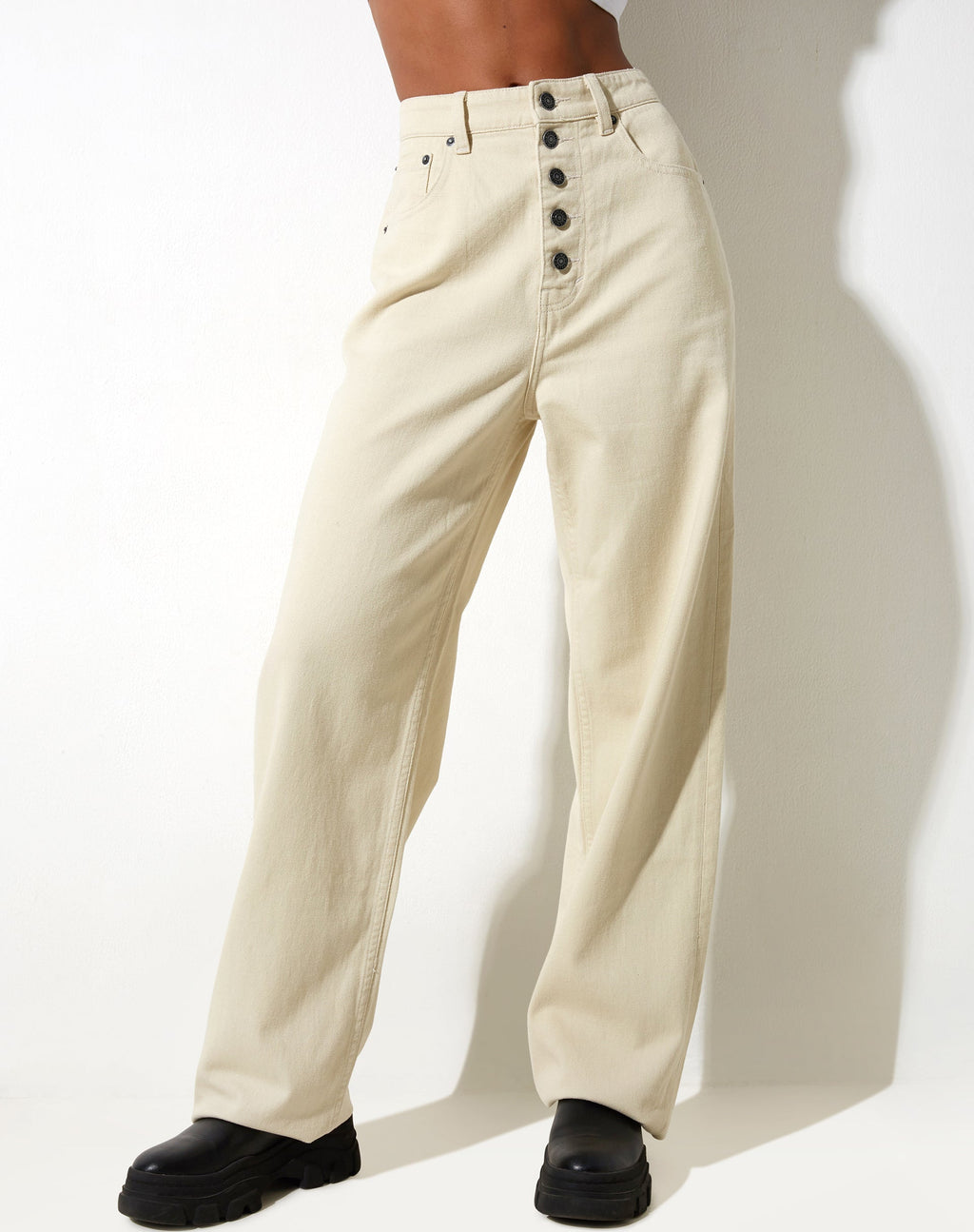Blootliggende knoop parallelle jeans in warme crème