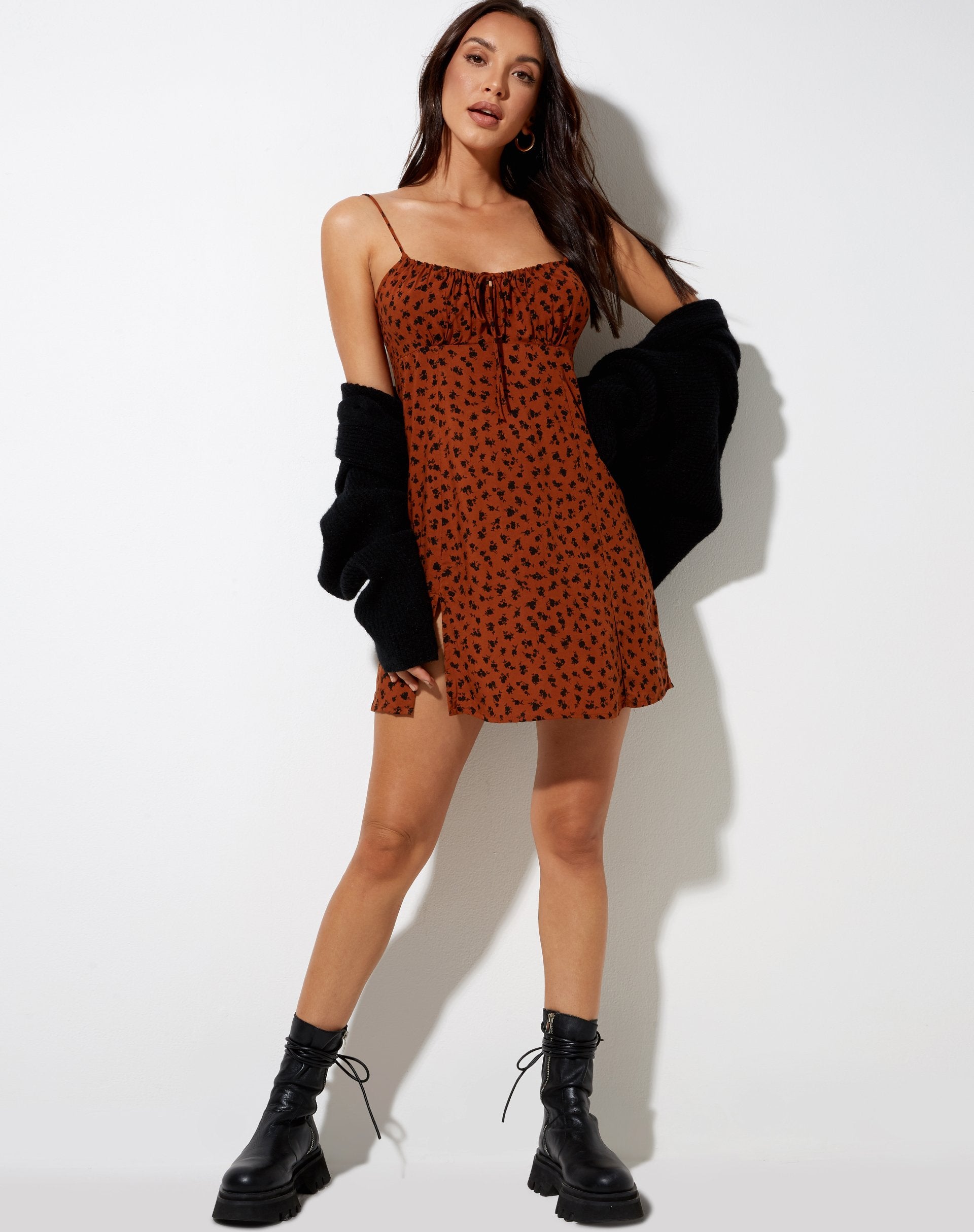 Afbeelding van Famala Mini Dress in Dainty Daisy Bombay Brown