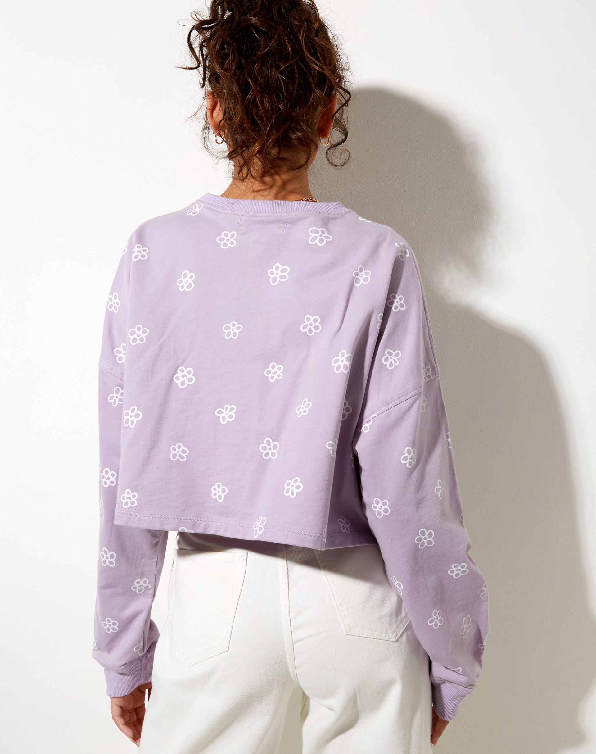 Afbeelding van Fawly Crop Top in Kleine Graffiti Bloem Lila