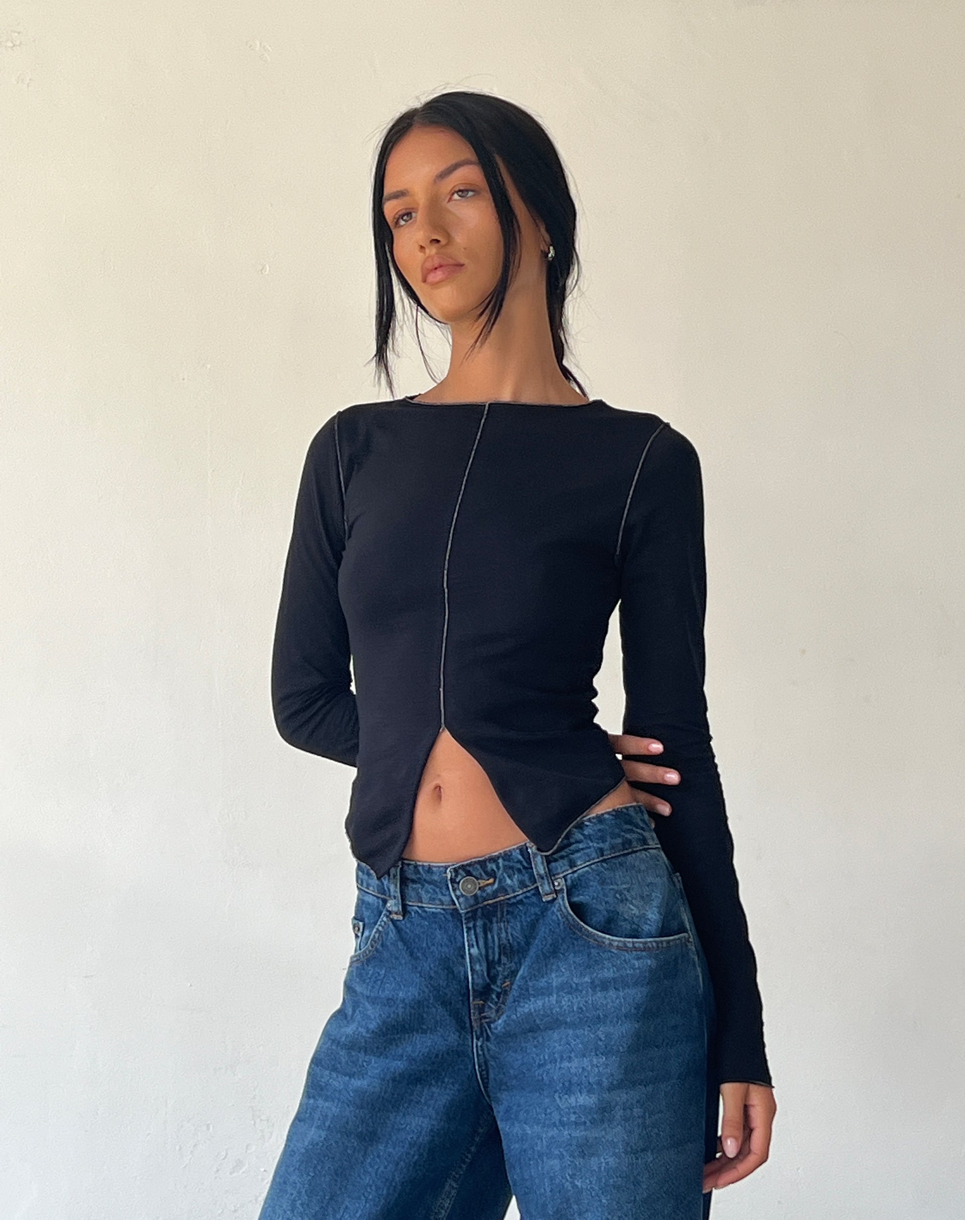 afbeelding van Fenrin Lange Mouw Vlinder Jersey Top in Zwart