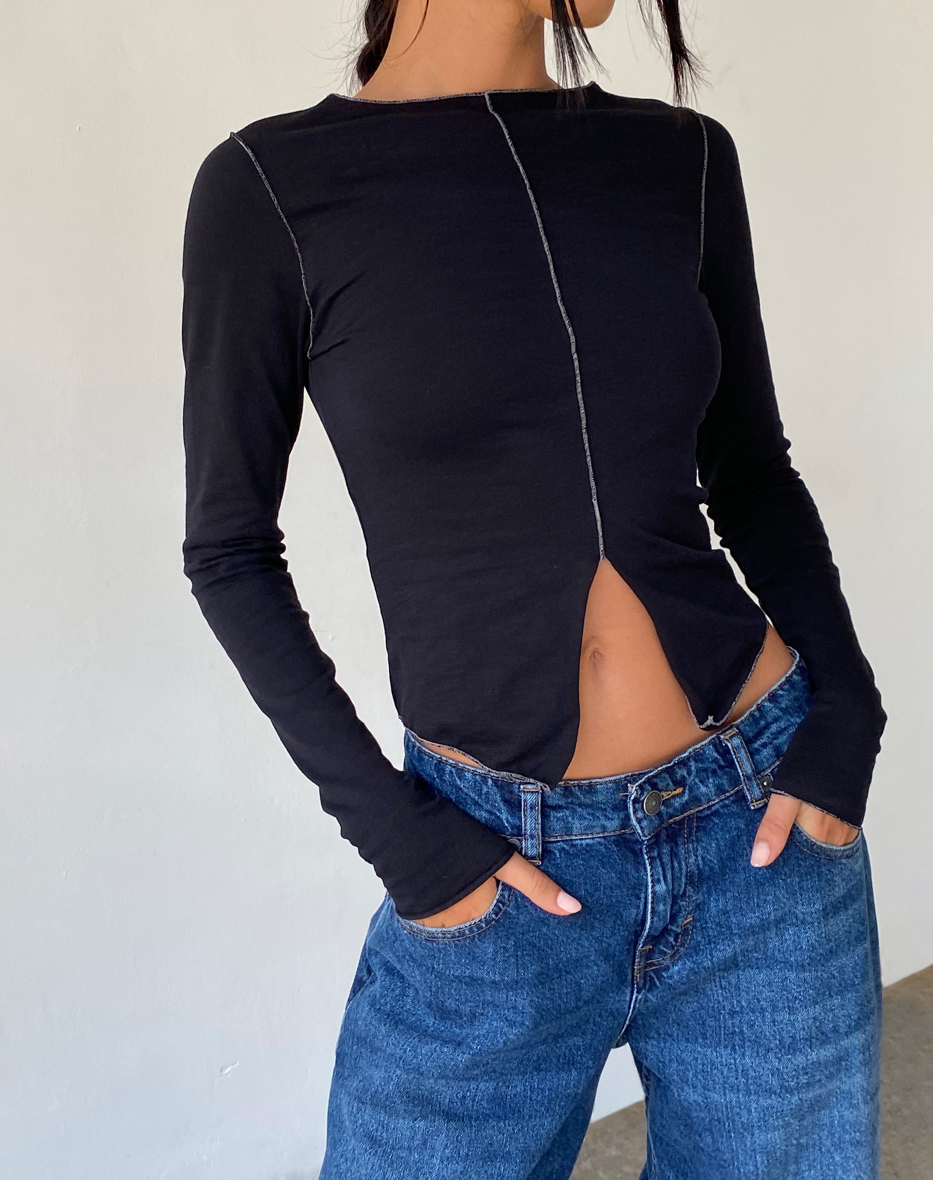 afbeelding van Fenrin Lange Mouw Vlinder Jersey Top in Zwart