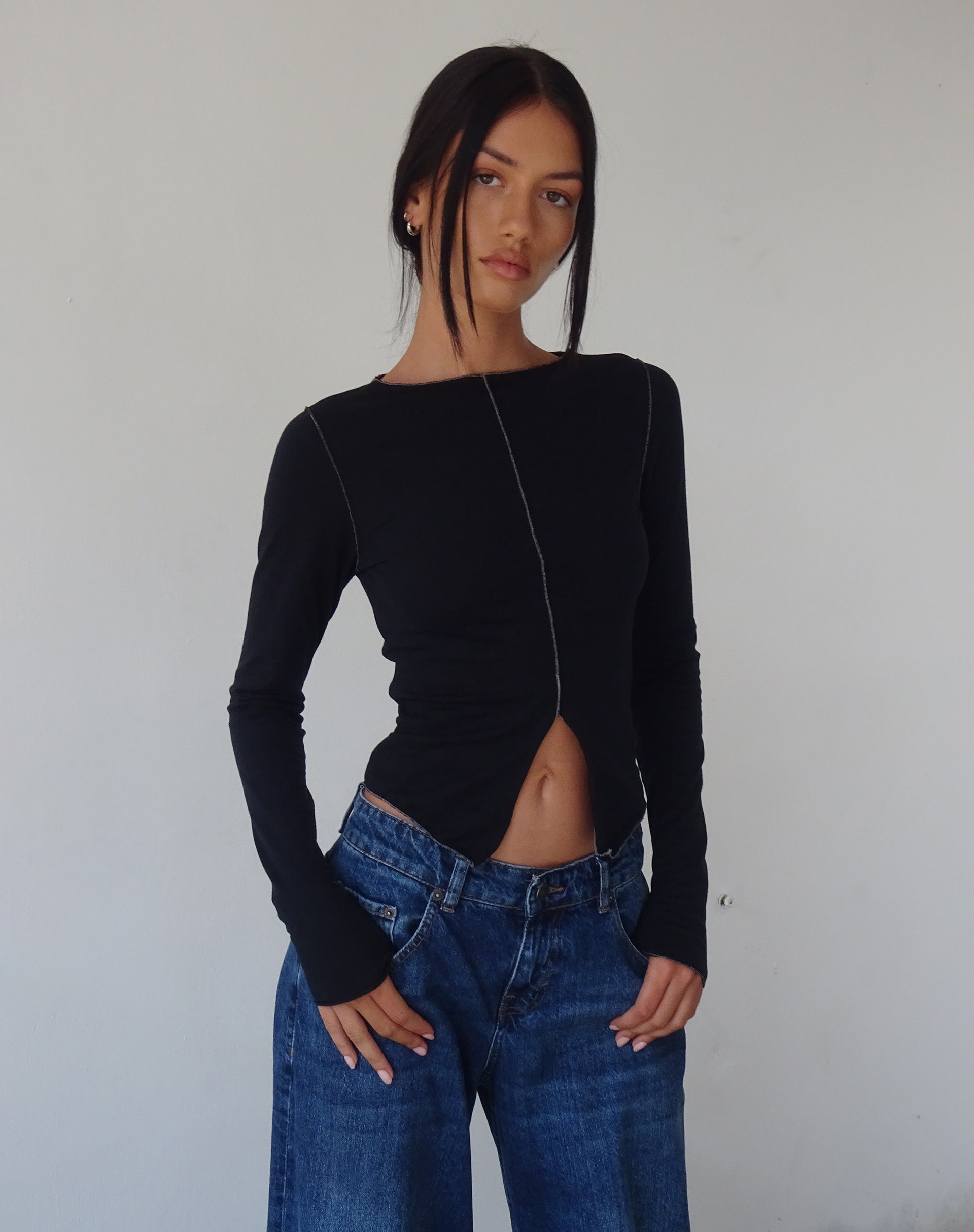 afbeelding van Fenrin Lange Mouw Vlinder Jersey Top in Zwart
