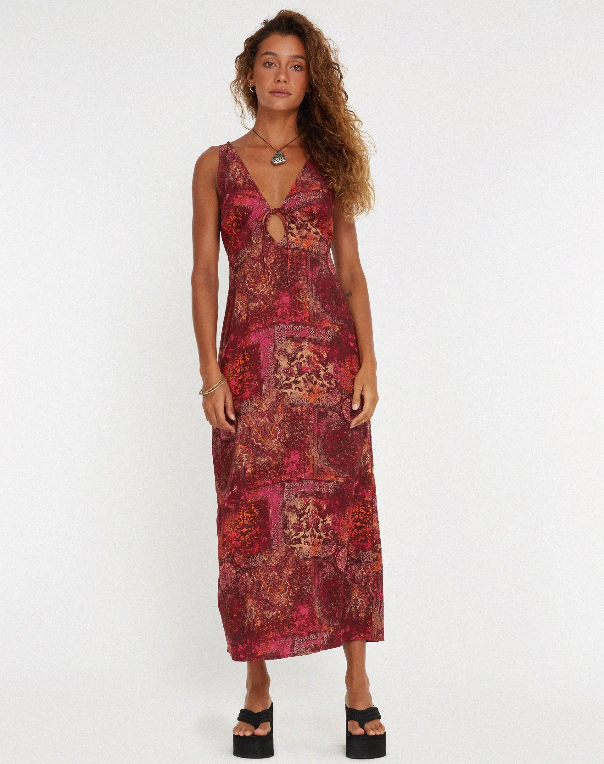Afbeelding van Fiaso Midi Dress in Abstract Paisley Red