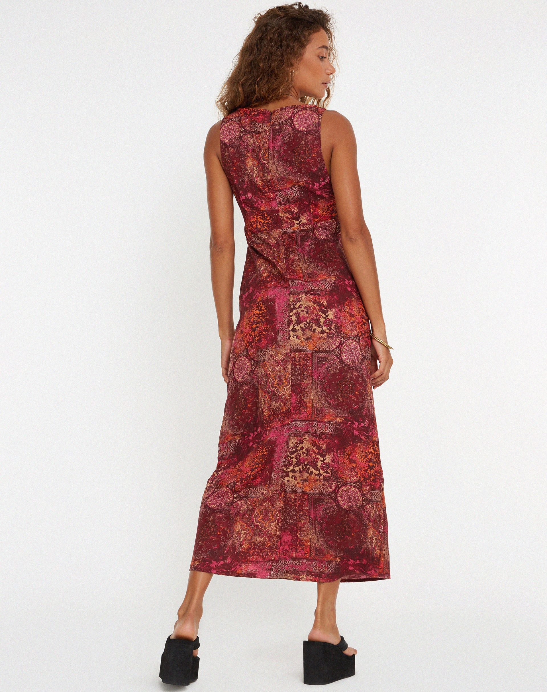 Afbeelding van Fiaso Midi Dress in Abstract Paisley Red