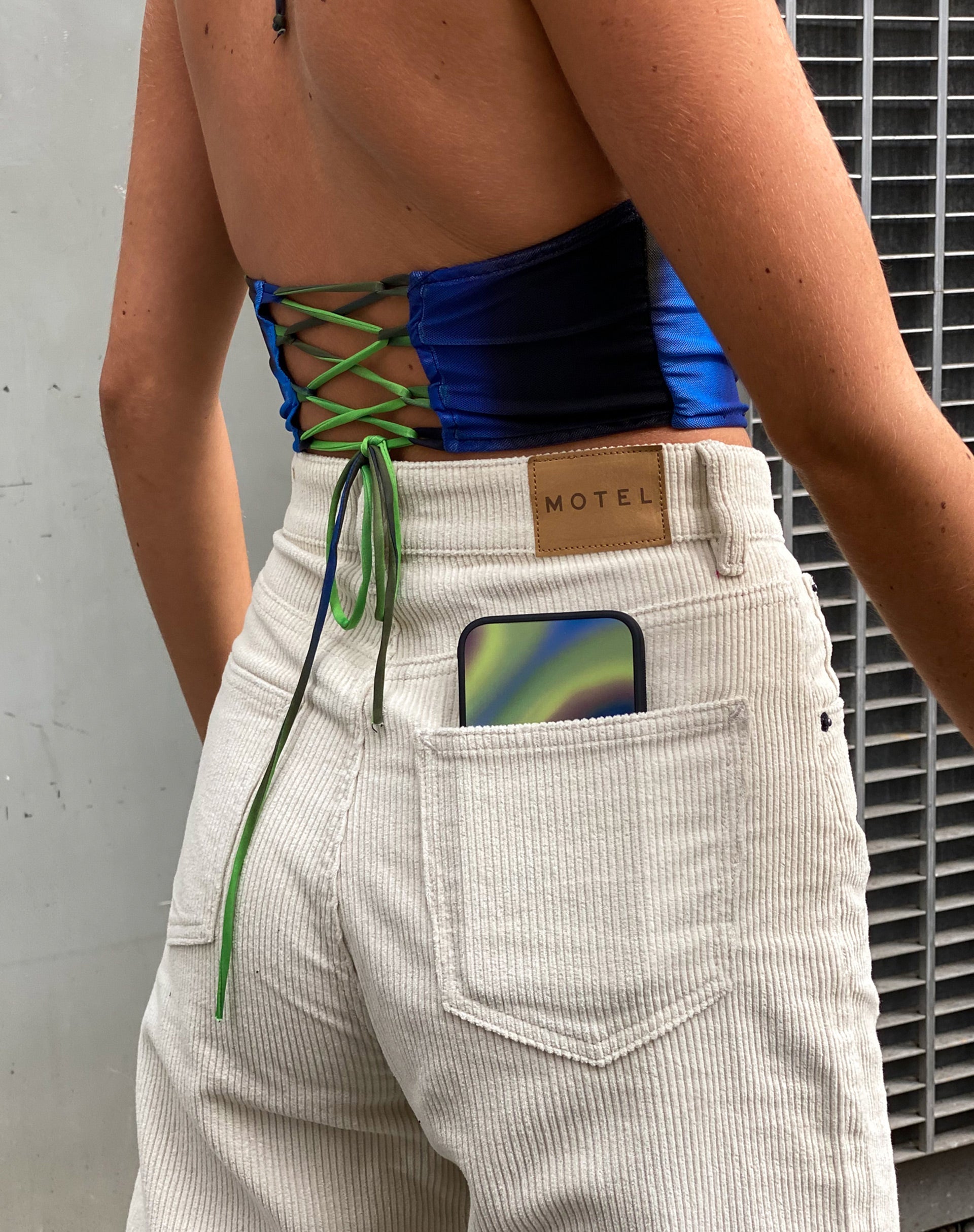 Afbeelding van MOTEL X OLIVIA NEILL Parallel Jeans in Cord Warm White