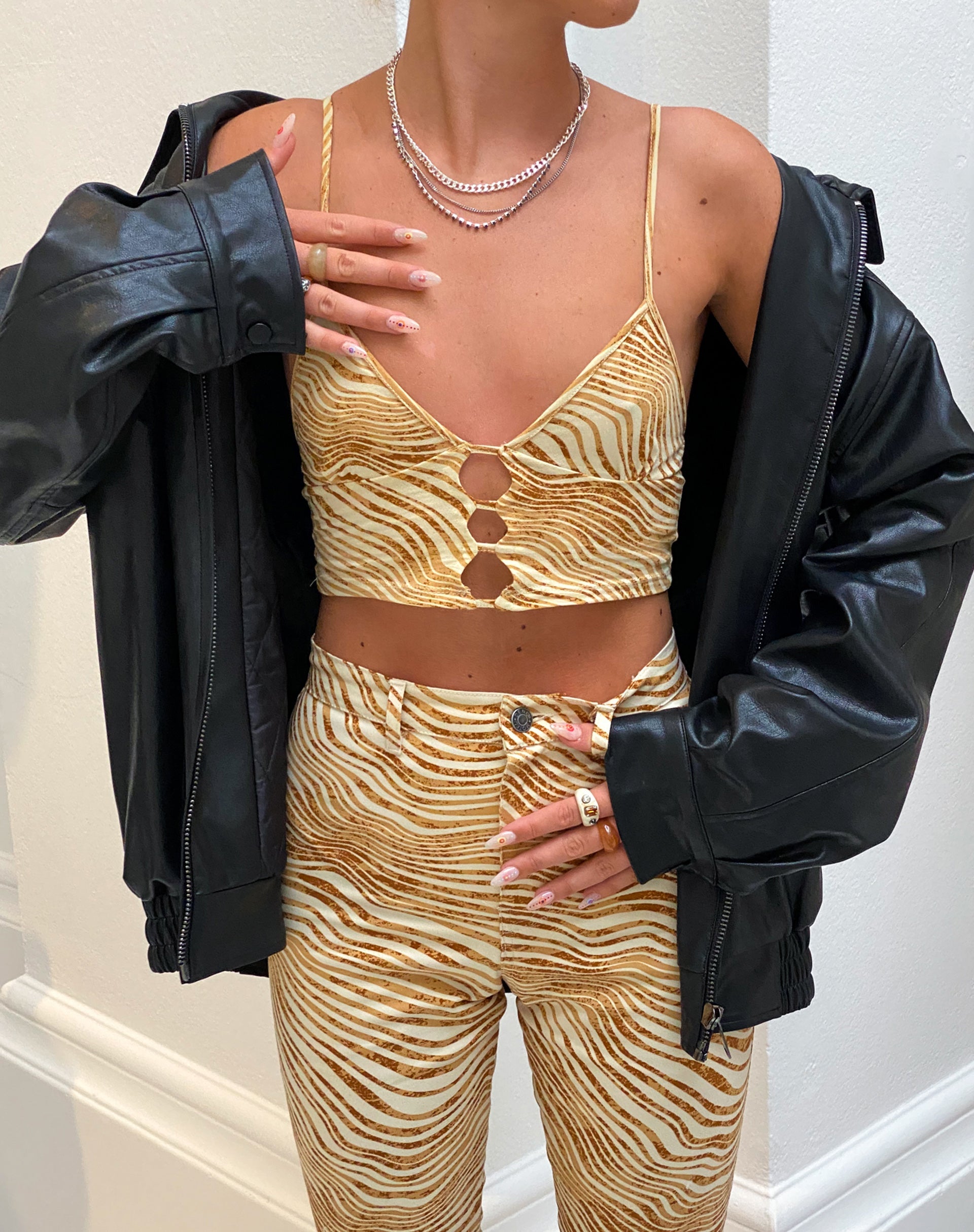 Afbeelding van MOTEL X OLIVIA NEILL Concesa Cami Top in Desert Terrain Tan