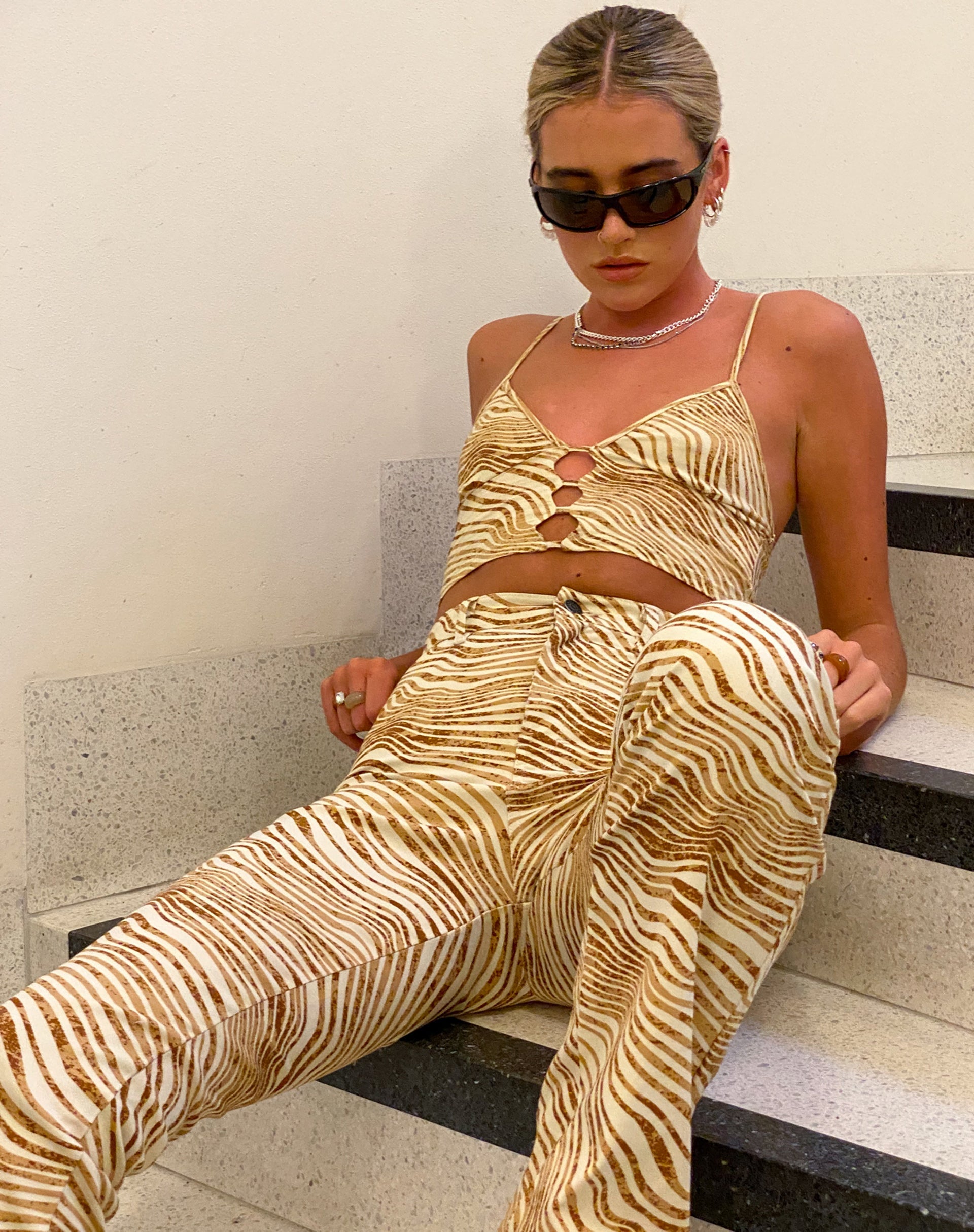 Afbeelding van MOTEL X OLIVIA NEILL Concesa Cami Top in Desert Terrain Tan