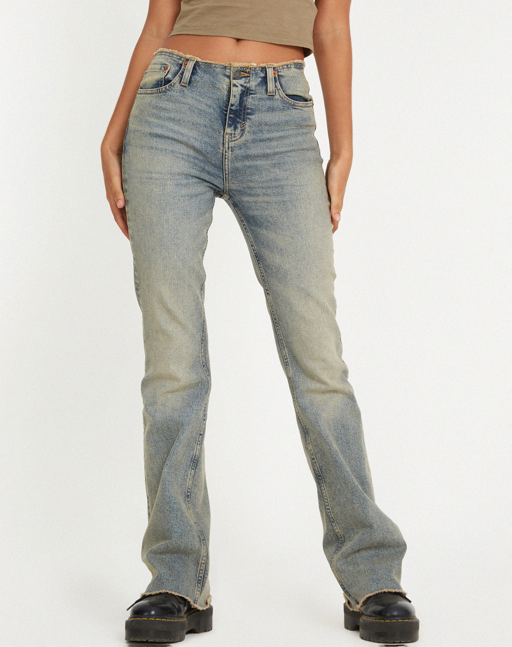 Gerafelde Low Rise Jeans in Light Wash Sandy Tint