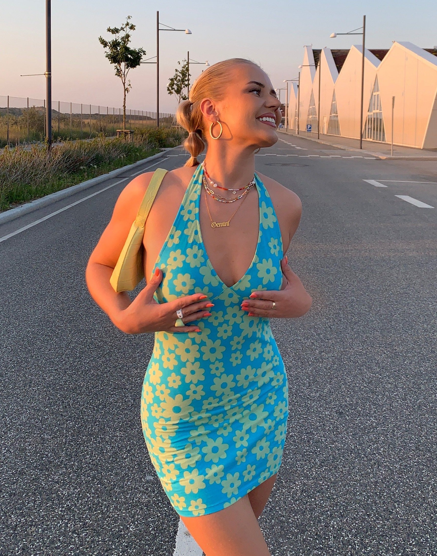 Afbeelding van Motel X Barbara Kristoffersen Yvette Mini Dress in Retro Daisy Blue