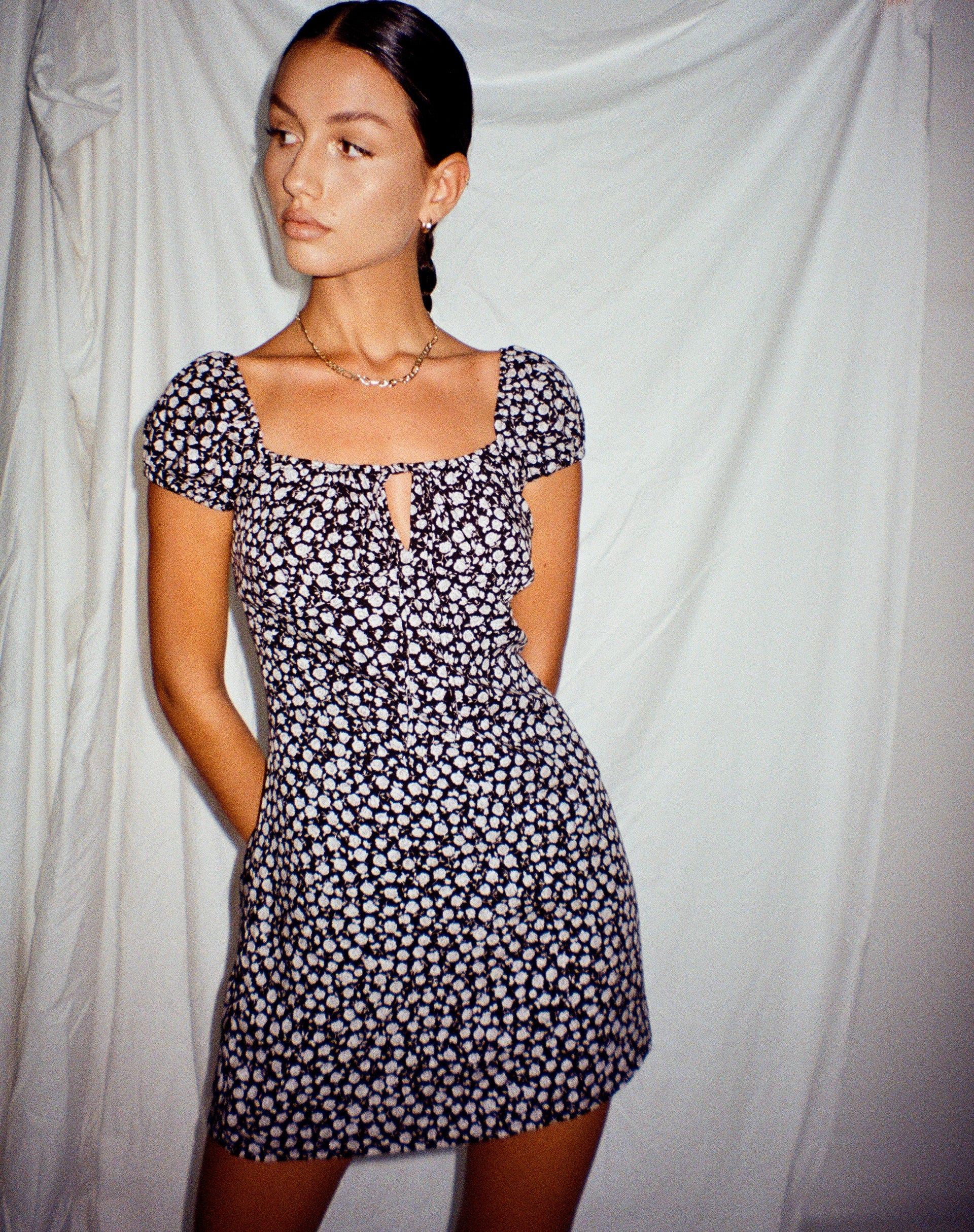 Afbeelding van Gaval Mini Dress in Ditsy Rose Zwart