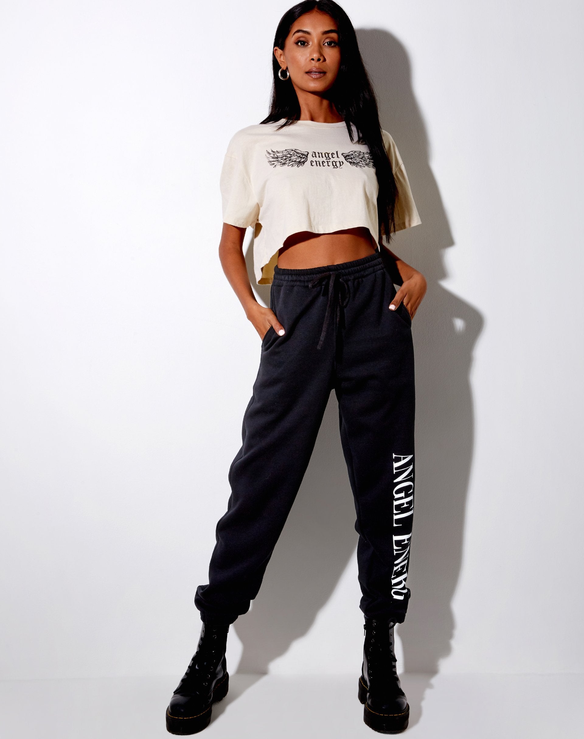 Afbeelding van Georgi Cropped Tee in Stone Angel Energy Wings