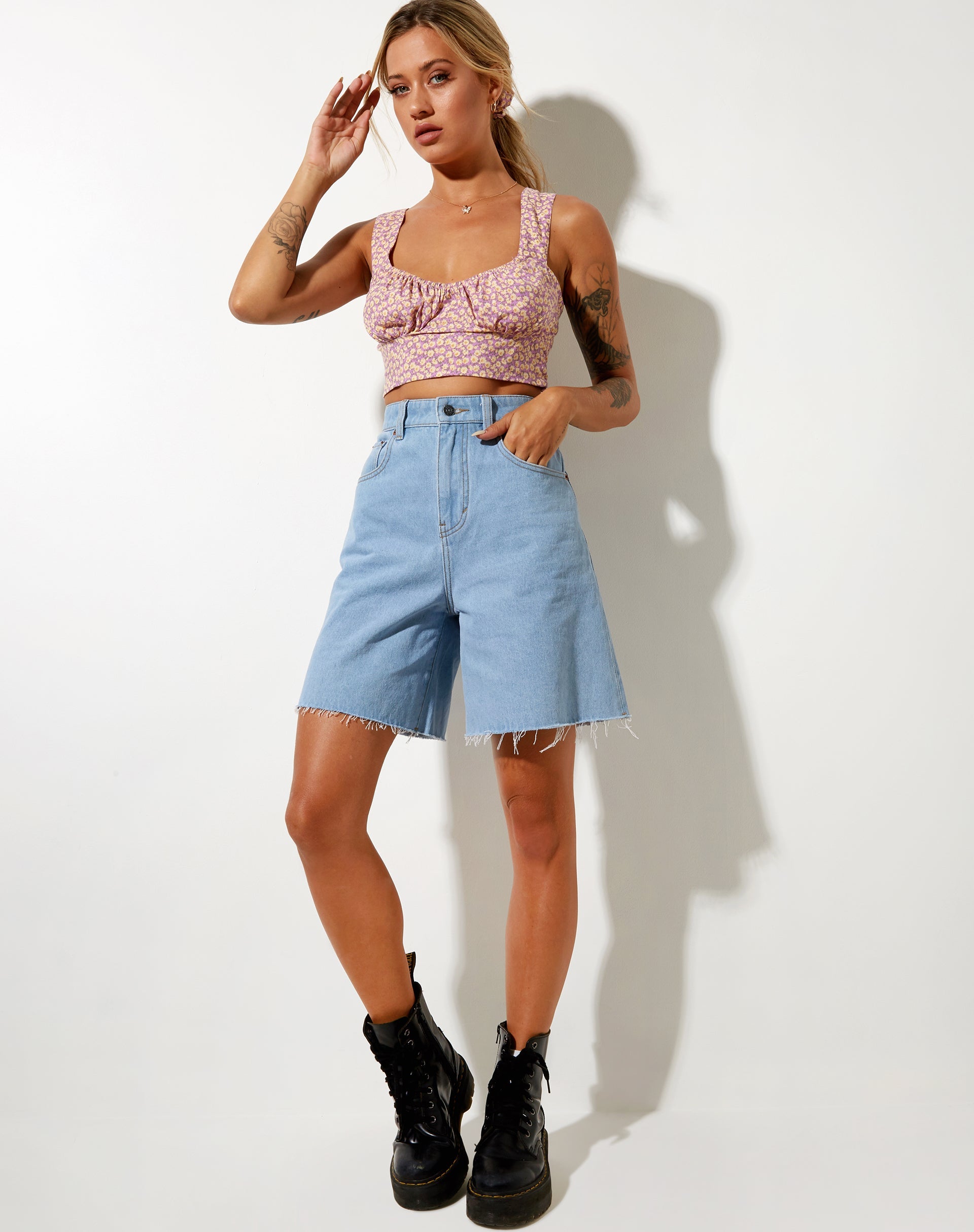 Afbeelding van Gilda Crop Top in Flower Fun Lila Citroen