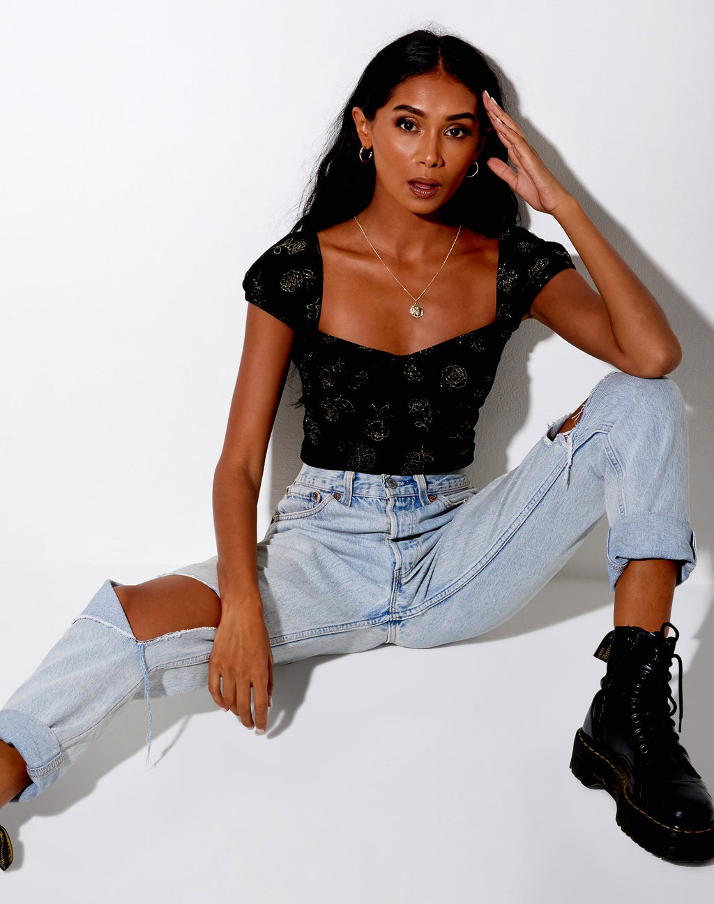 Glasty Crop Top in zwart en gouden rozenstempel