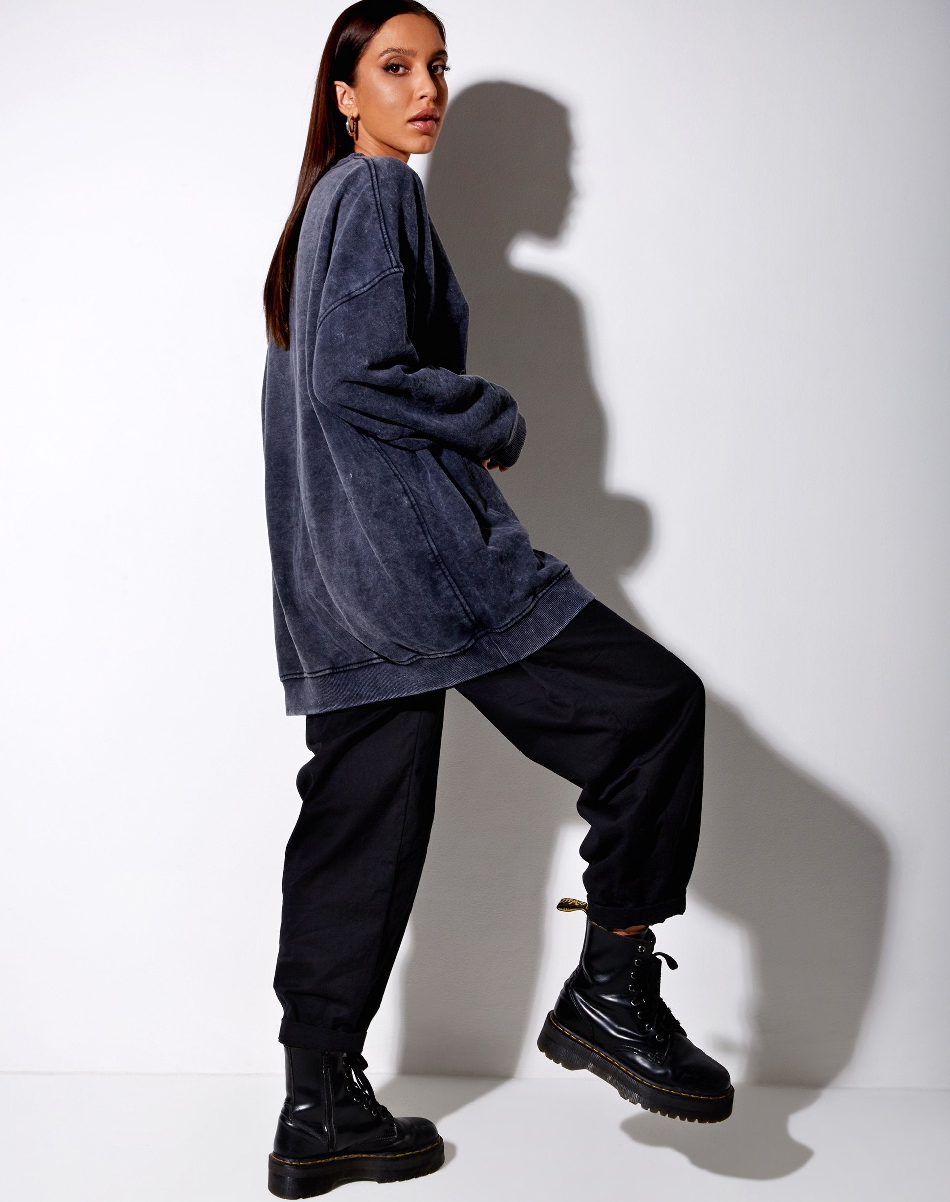 Afbeelding van Glo Sweatshirt in Black Wash Dragon