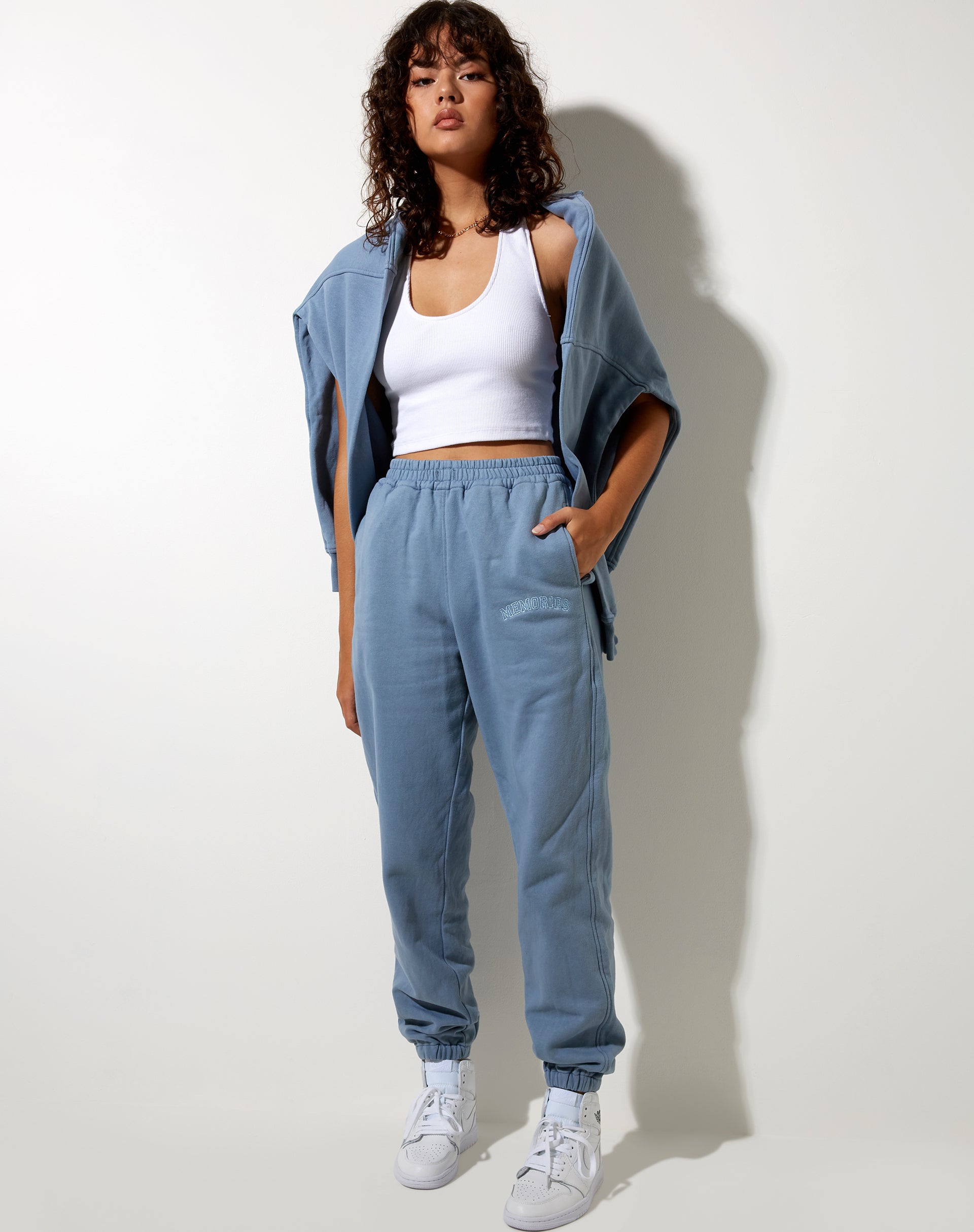 Afbeelding van Glo Sweatshirt in Poederblauw Herinneringen Embro