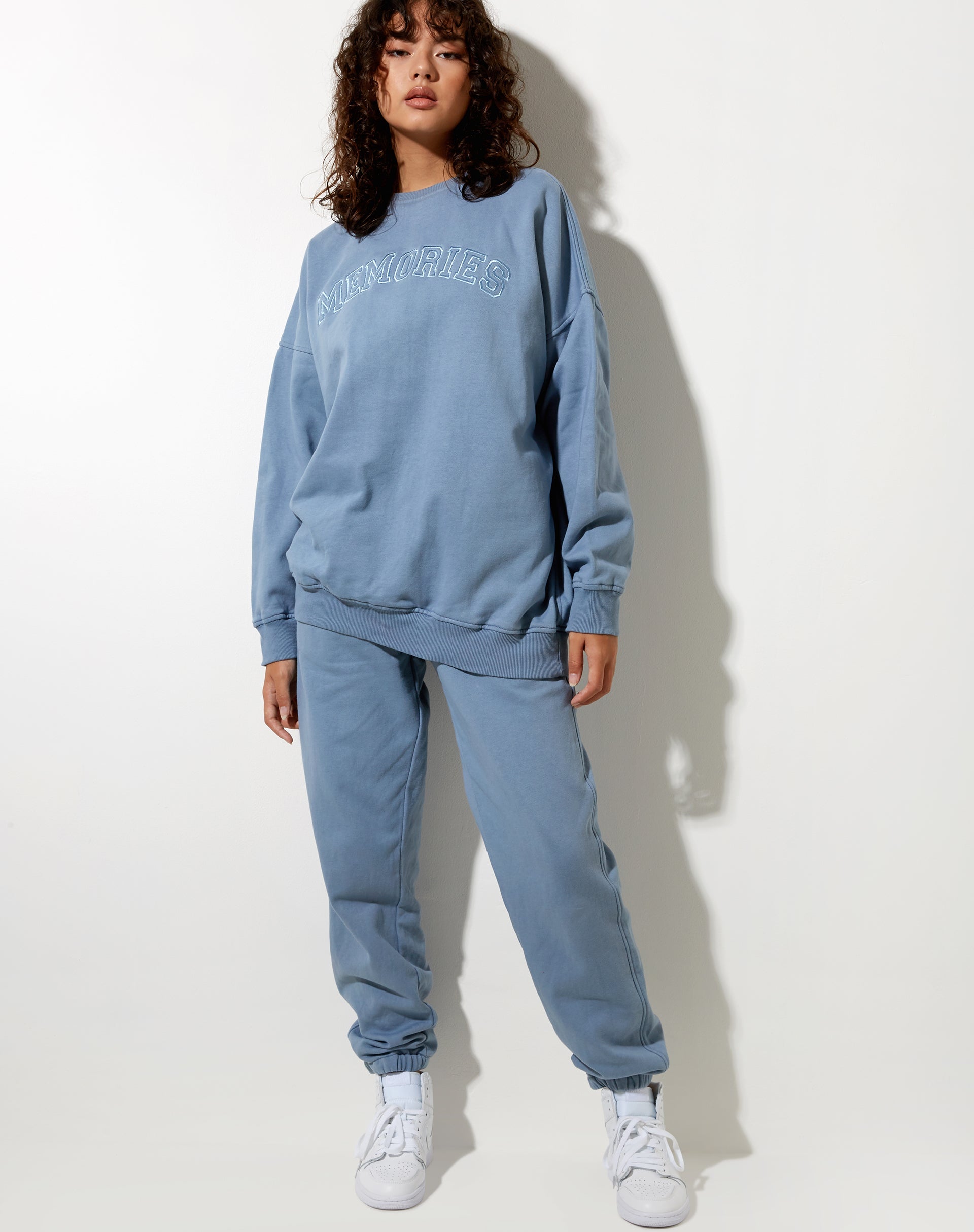 Afbeelding van Glo Sweatshirt in Poederblauw Herinneringen Embro