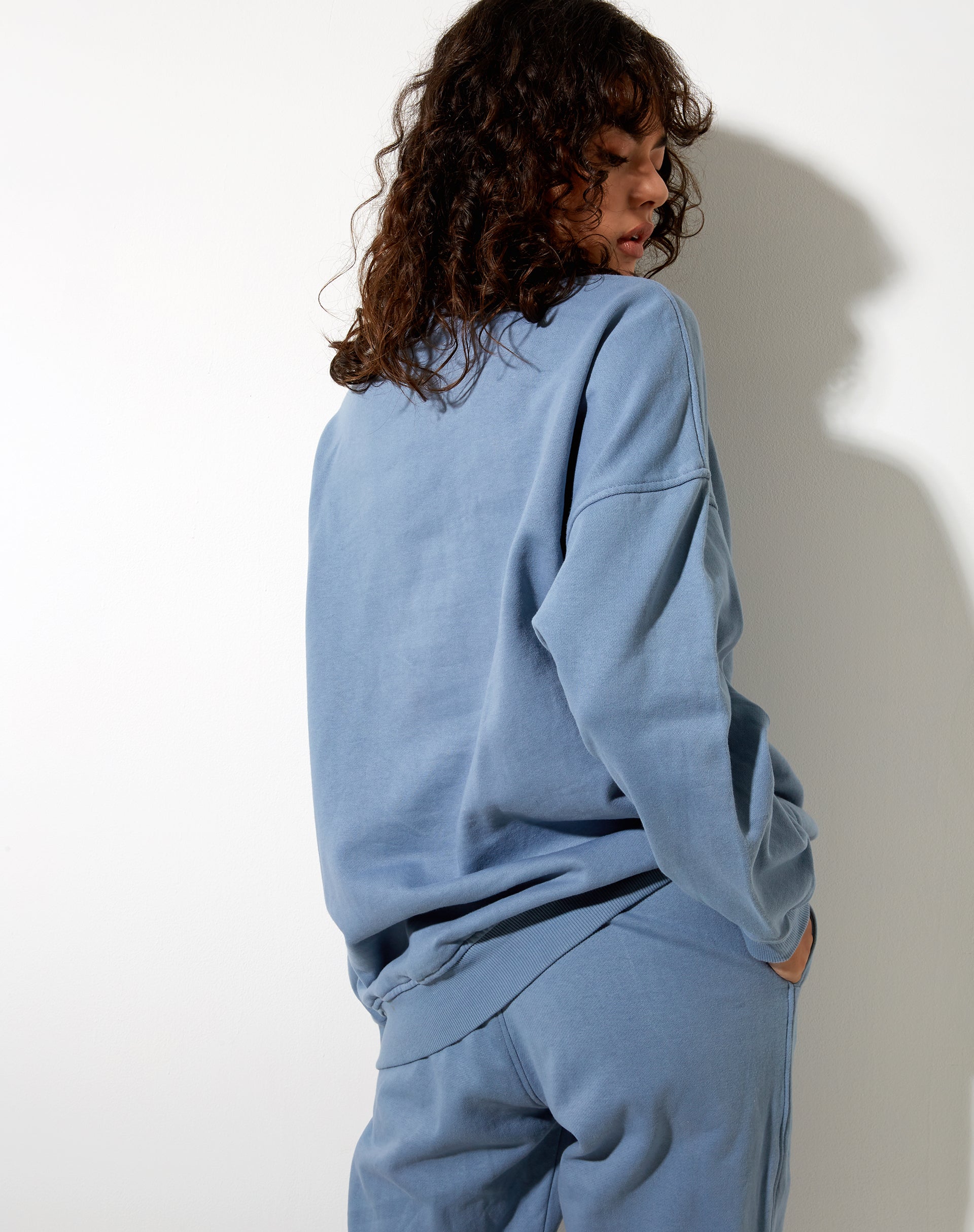 Afbeelding van Glo Sweatshirt in Poederblauw Herinneringen Embro