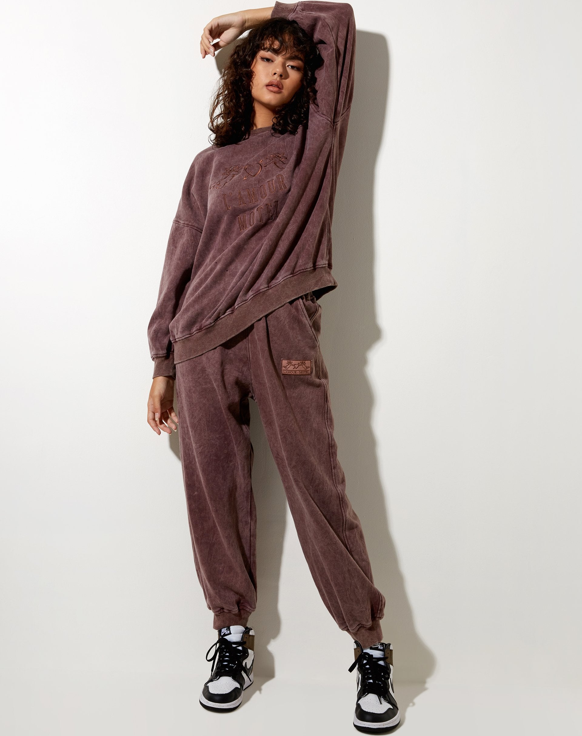 Afbeelding van Glo Sweatshirt in bruine was LAmour Motel Embro