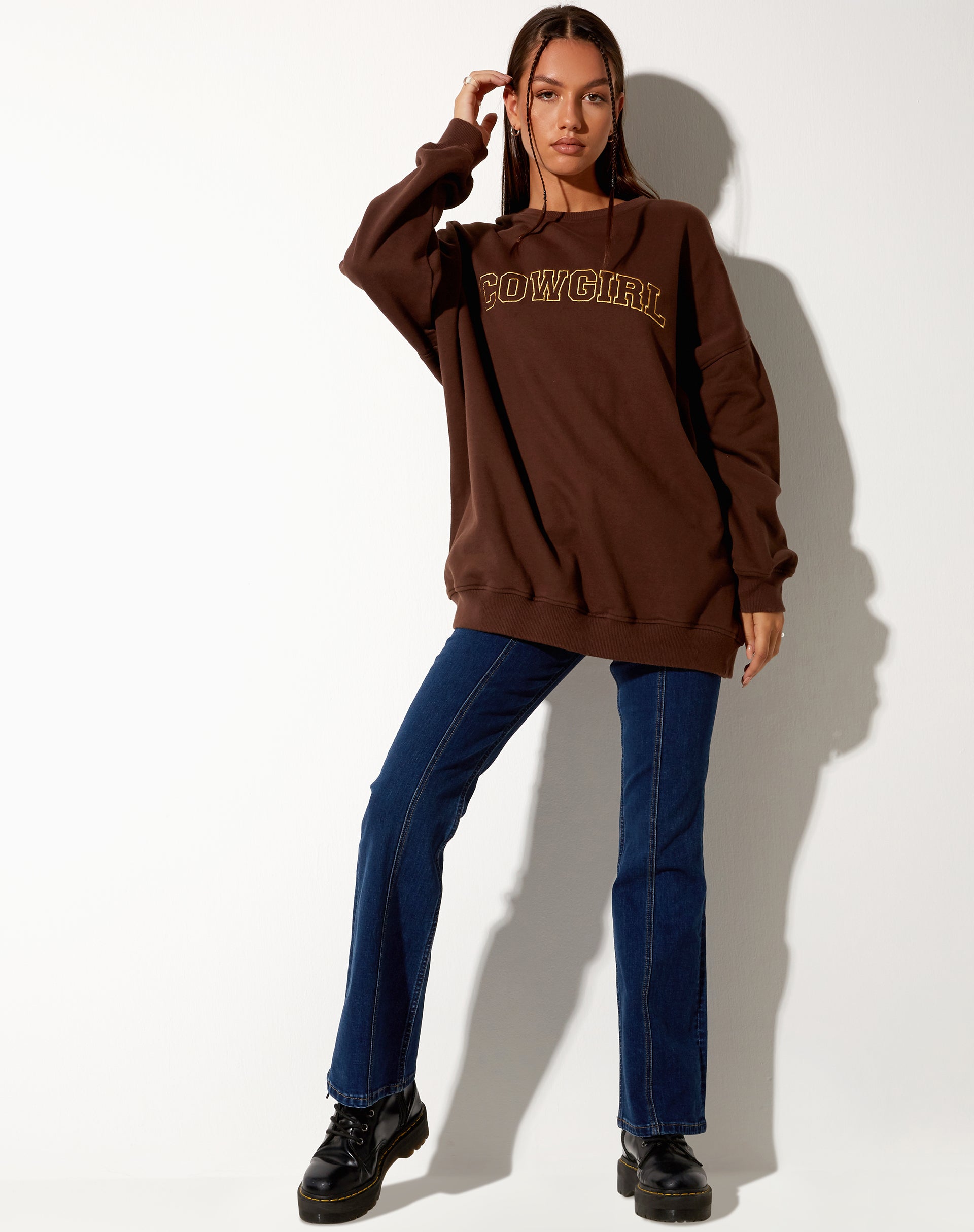 Afbeelding van Glo Sweatshirt in diep mahonie met Cowgirl goud borduursel
