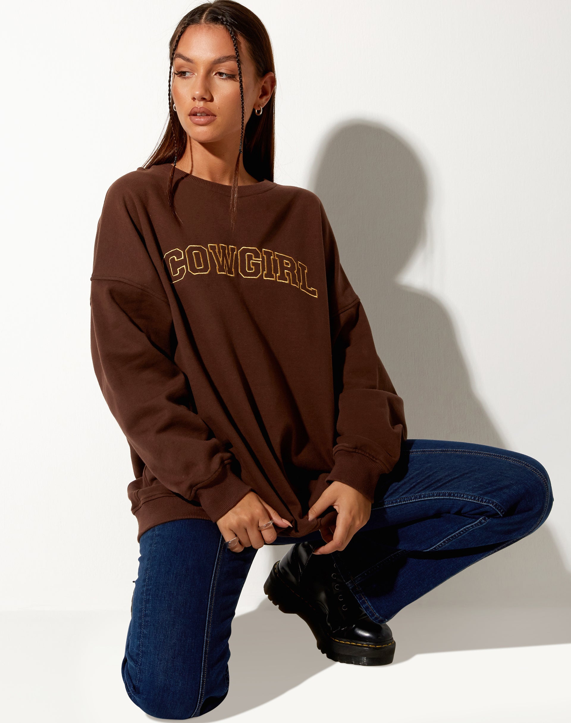 Afbeelding van Glo Sweatshirt in diep mahonie met Cowgirl goud borduursel