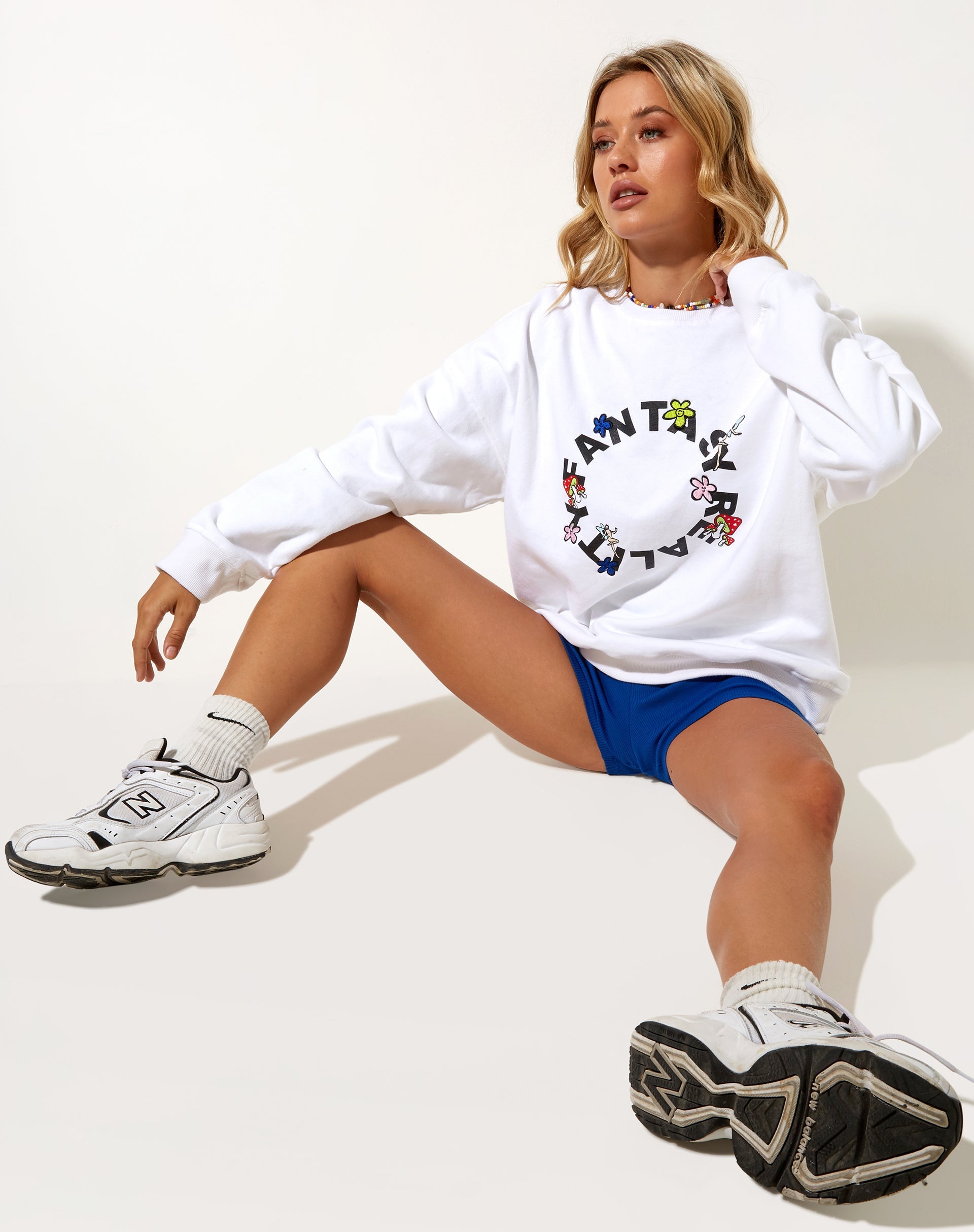Afbeelding van Glo Sweatshirt in Wit Fantasy Reality Mix Print en Borduring