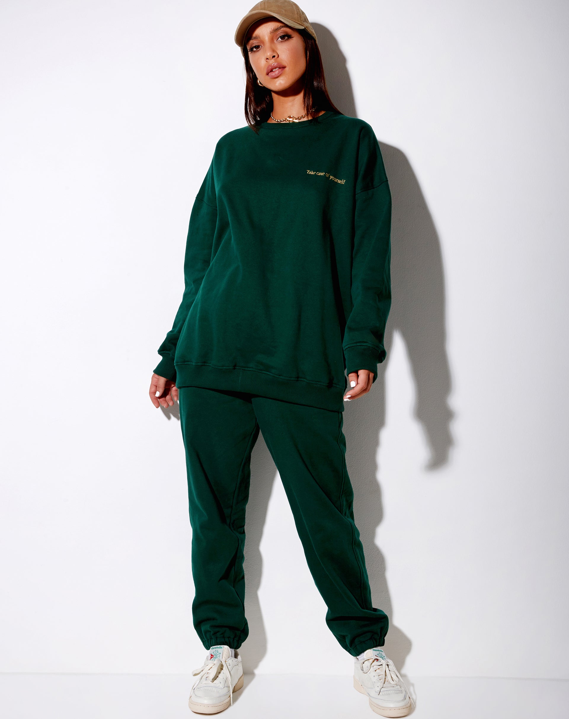 Afbeelding van Glo Sweatshirt in Bottle Green met Take Care Of Yourself Embro