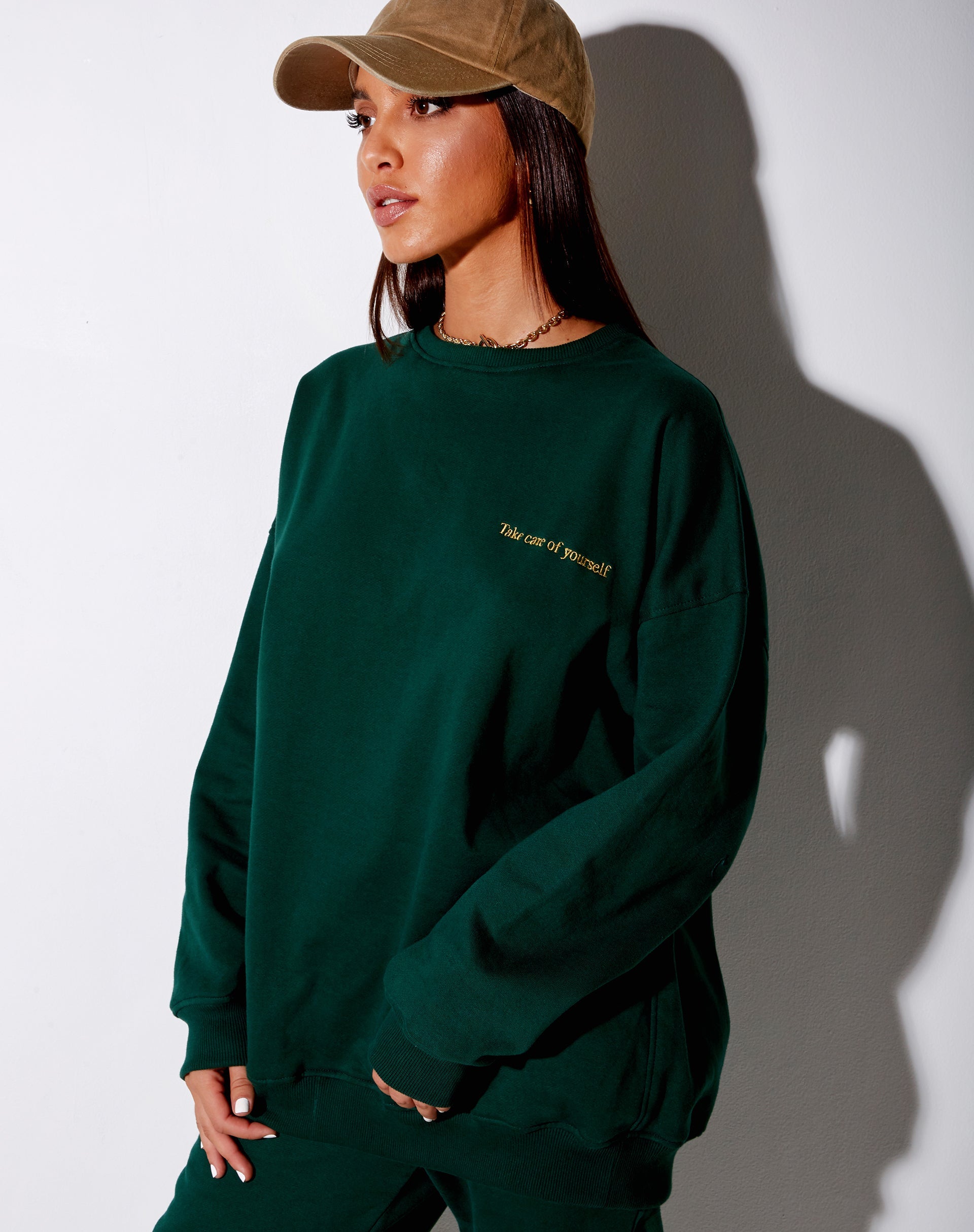 Afbeelding van Glo Sweatshirt in Bottle Green met Take Care Of Yourself Embro