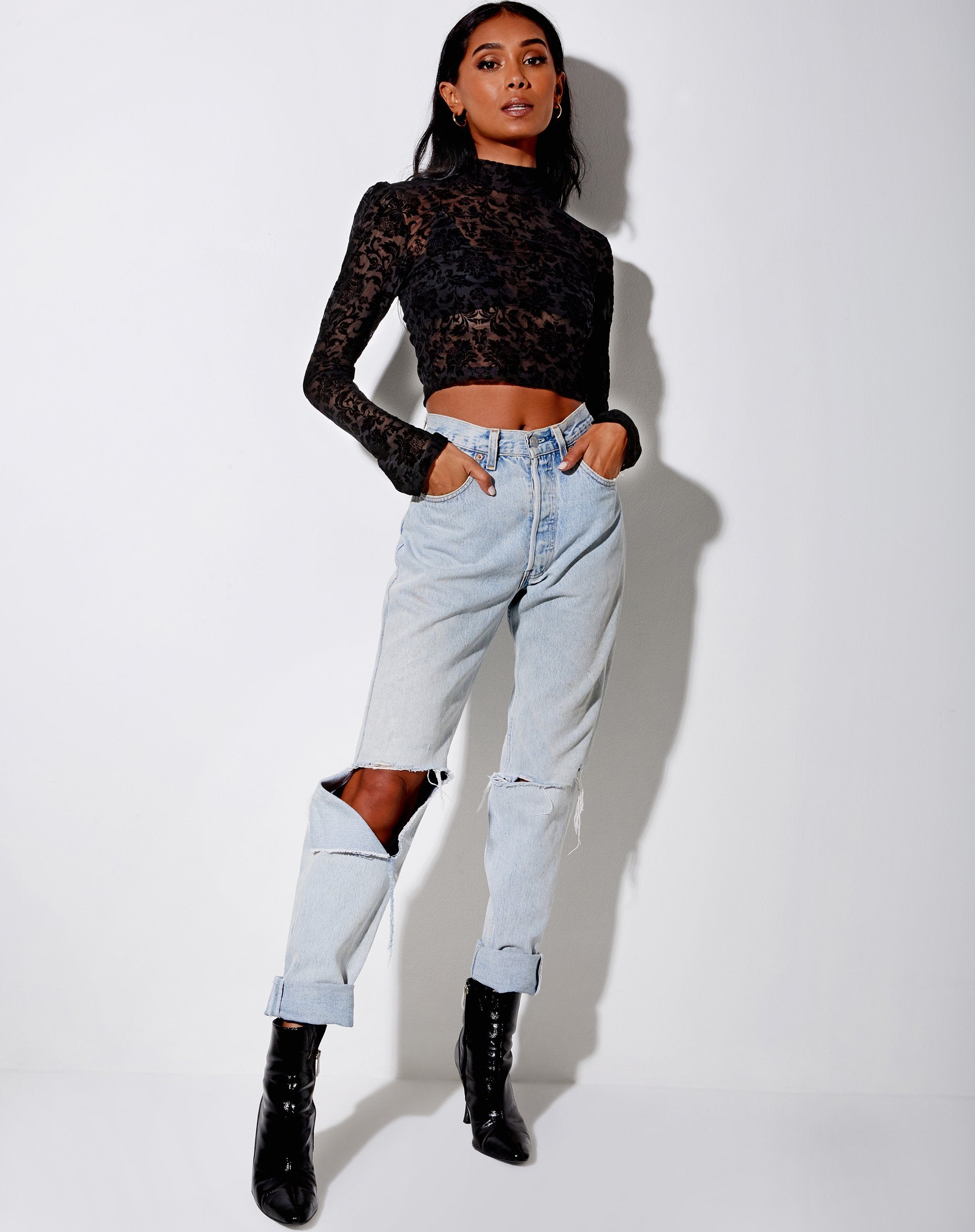 Afbeelding van Gracy Crop Top in Brokaat Roos Flock Zwart