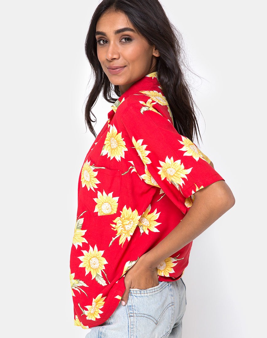 Hawaii shirt in zonnige dagen rood