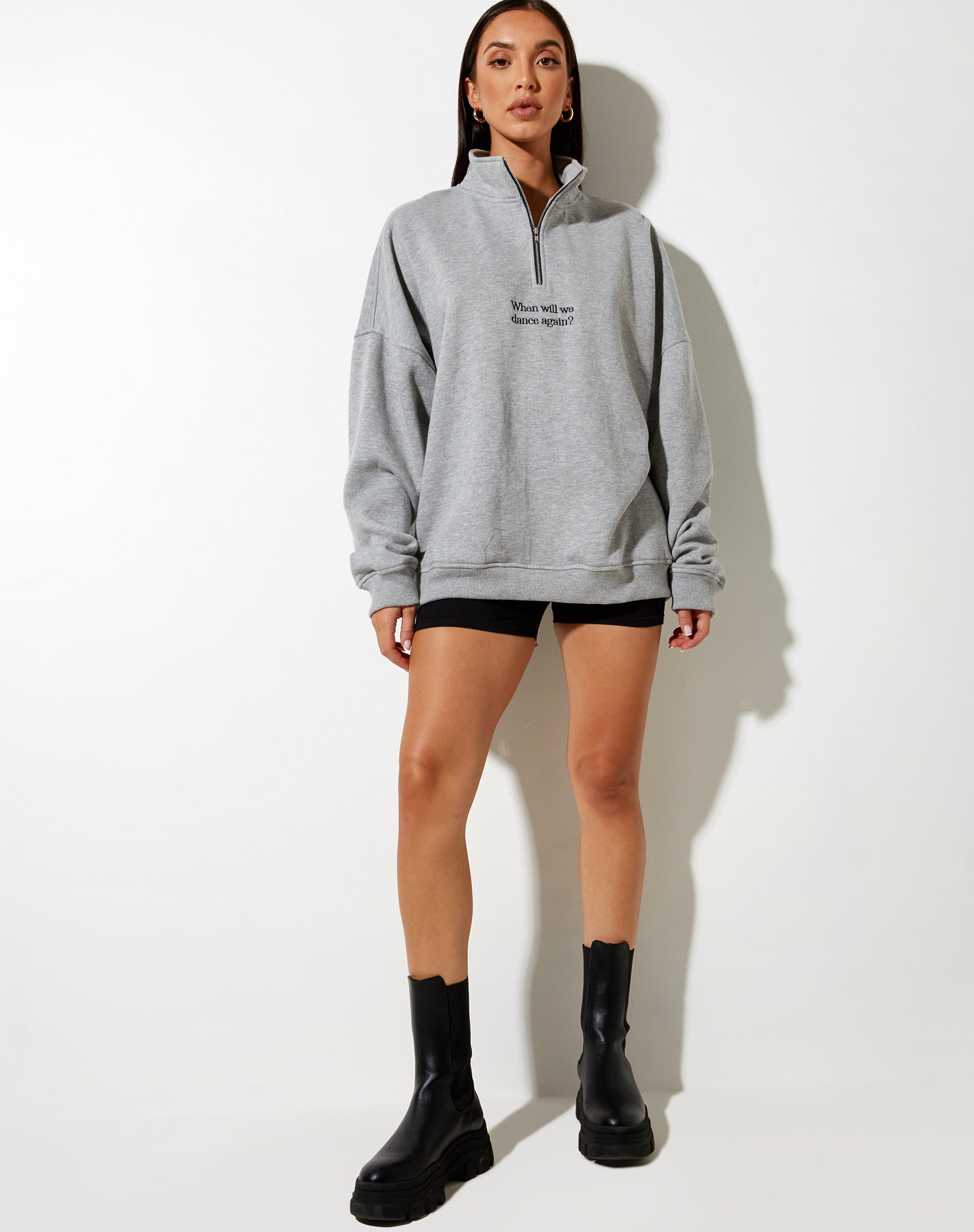 Afbeelding van Hazy Sweatshirt in grijs gemêleerd When Will We Dance Again
