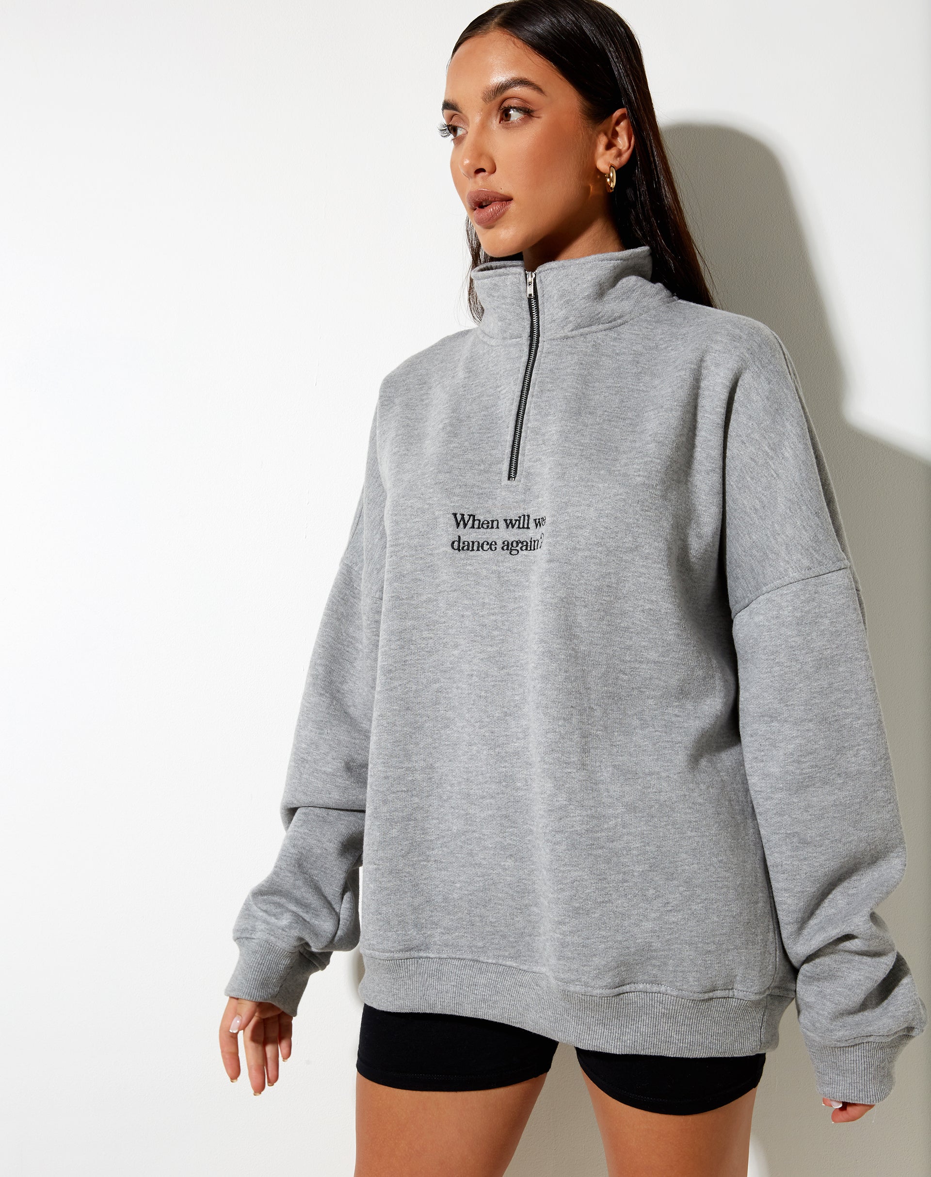 Afbeelding van Hazy Sweatshirt in grijs gemêleerd When Will We Dance Again