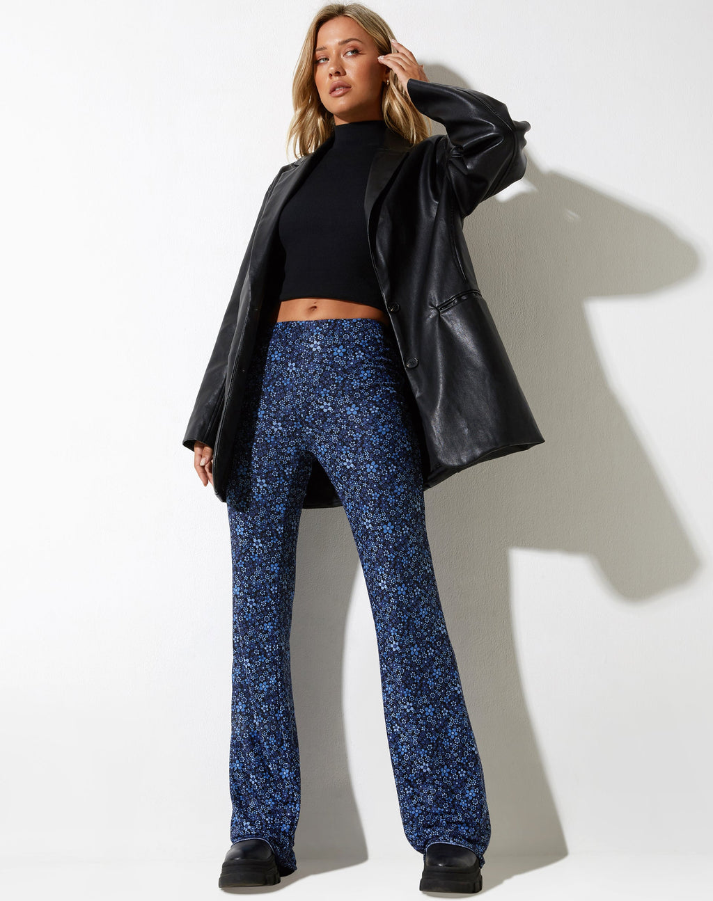 Herly flare broek in bloementuin blauw