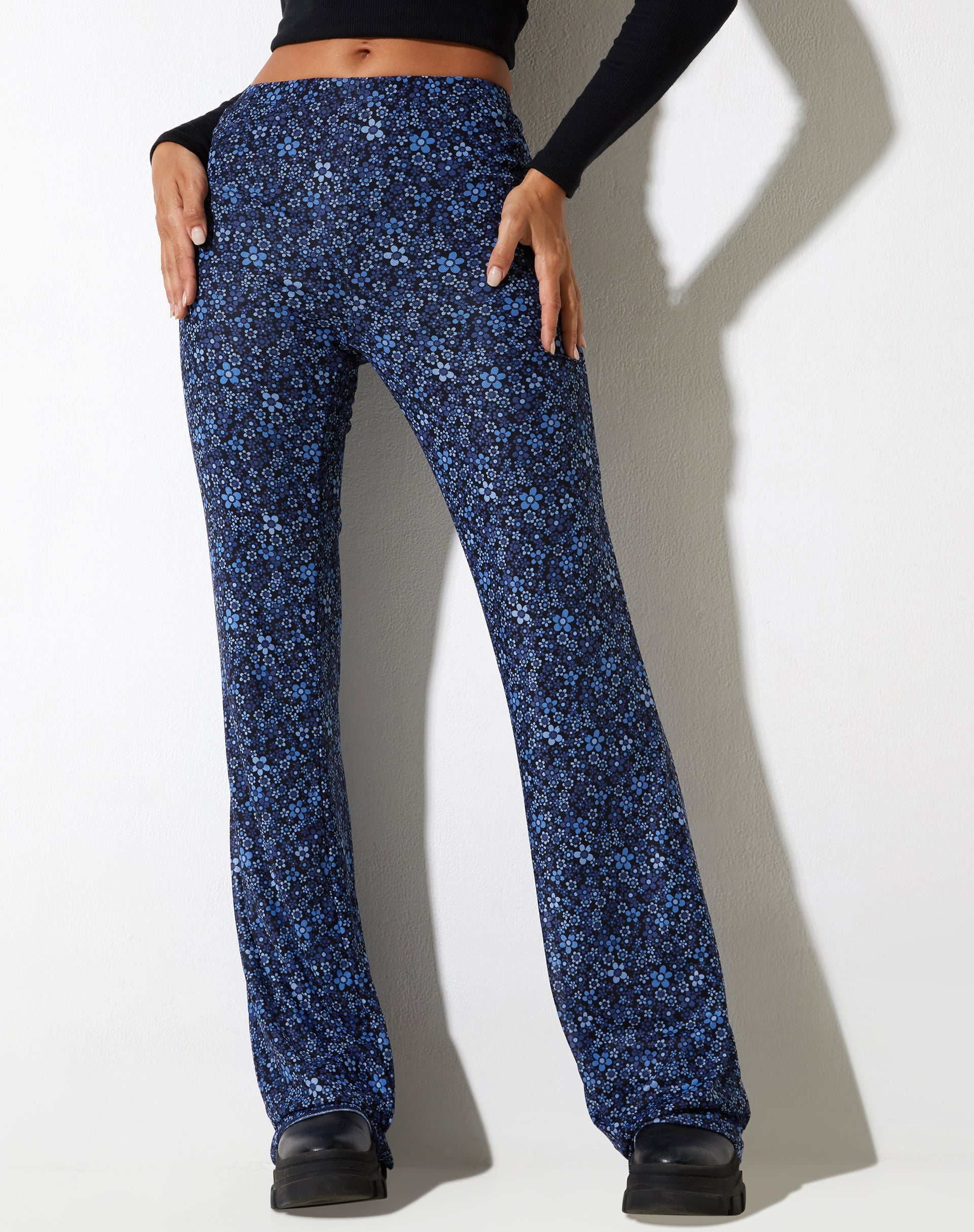 beeld van Herly Flare Broek in Flower Garden Blue
