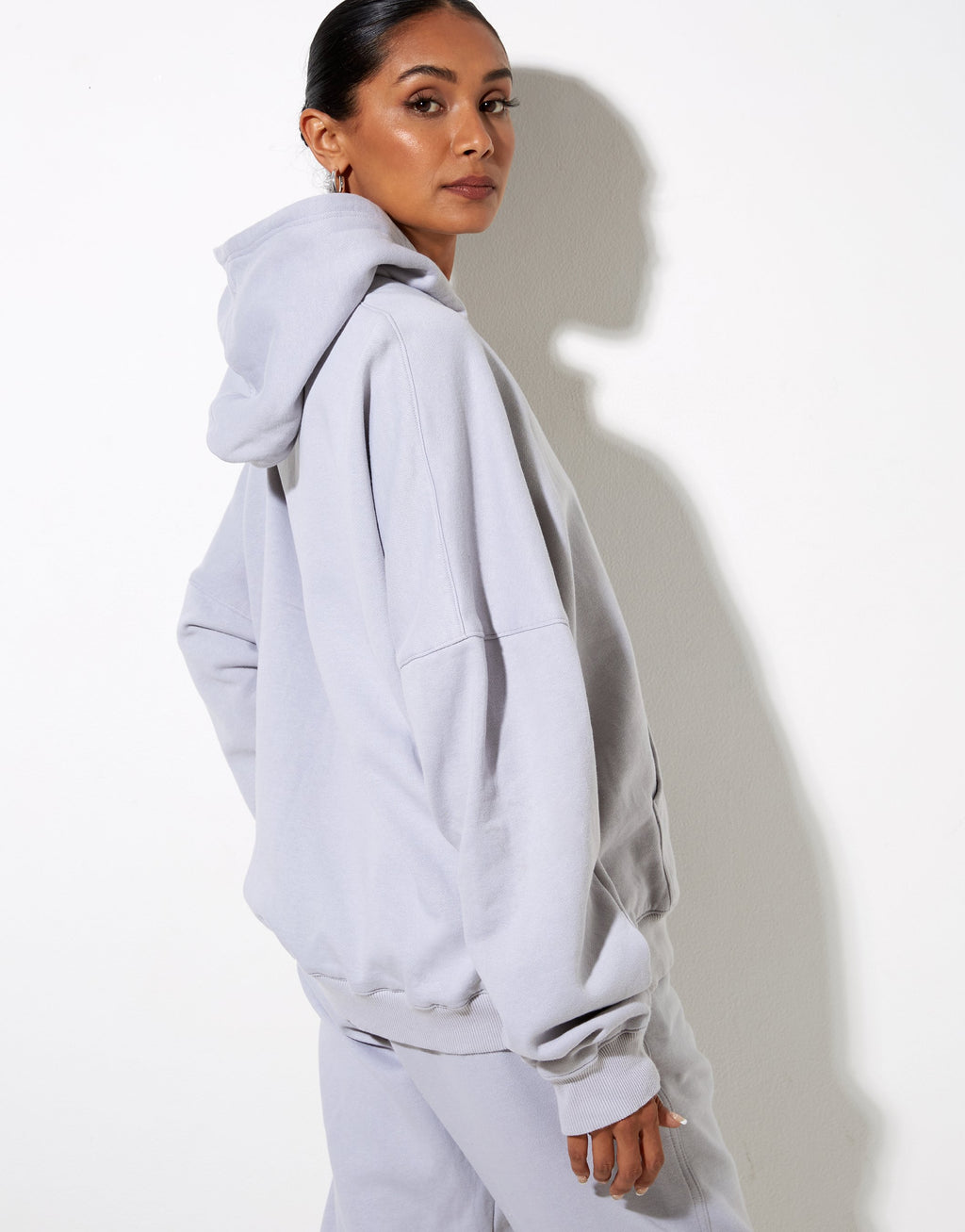 Hollack Hoodie in Lunar Rock met Motel Work Kleding Label Embro