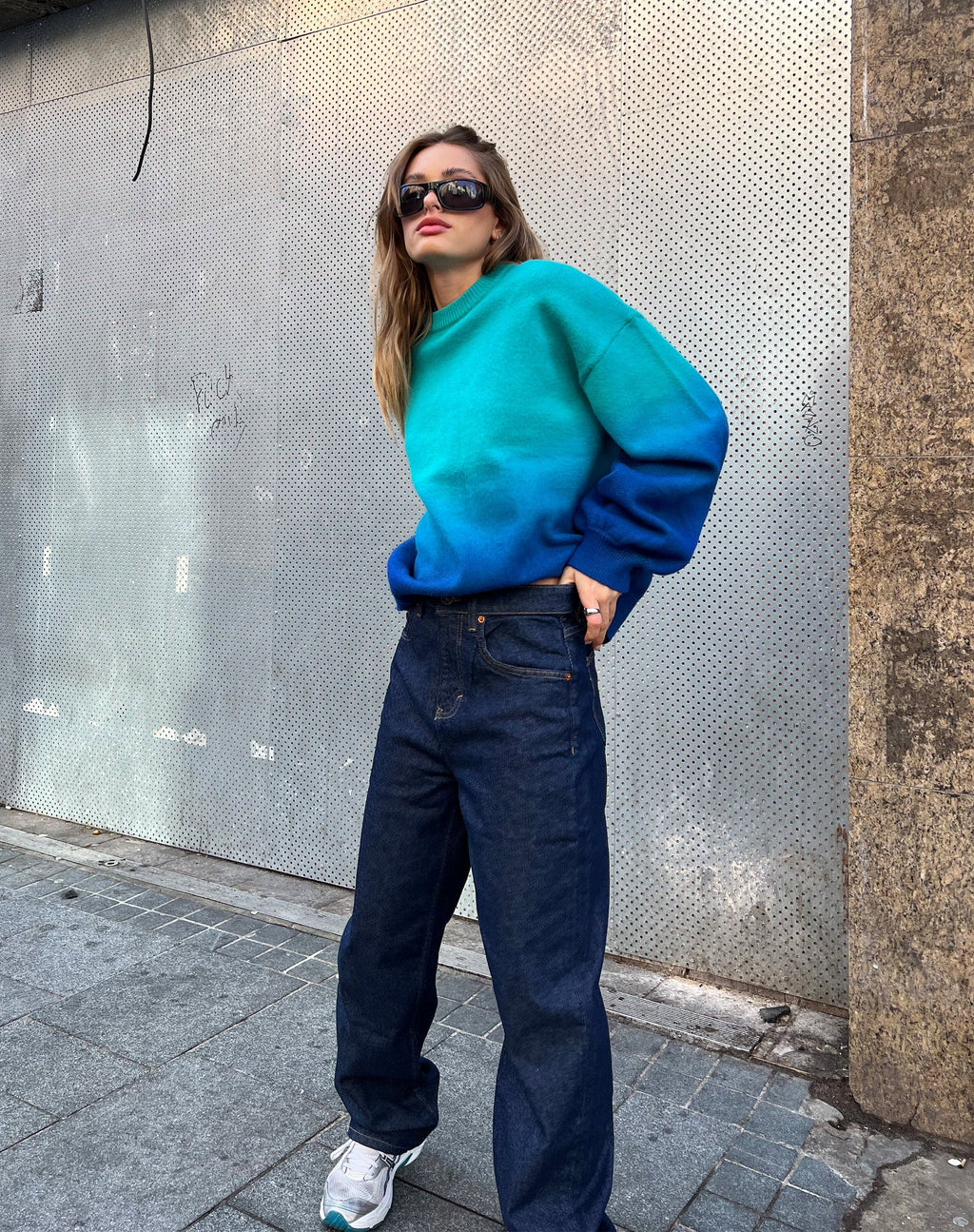 Akari Trui in Gradiënt Blauw