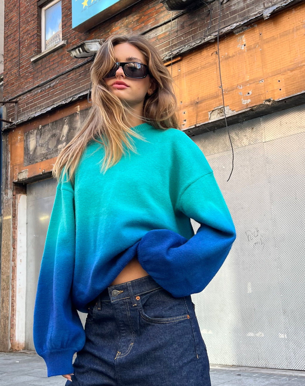 Akari Trui in Gradiënt Blauw