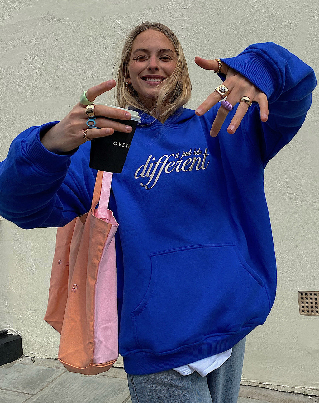 Oversize Hoodie in Kobalt Het komt gewoon anders aan Embro