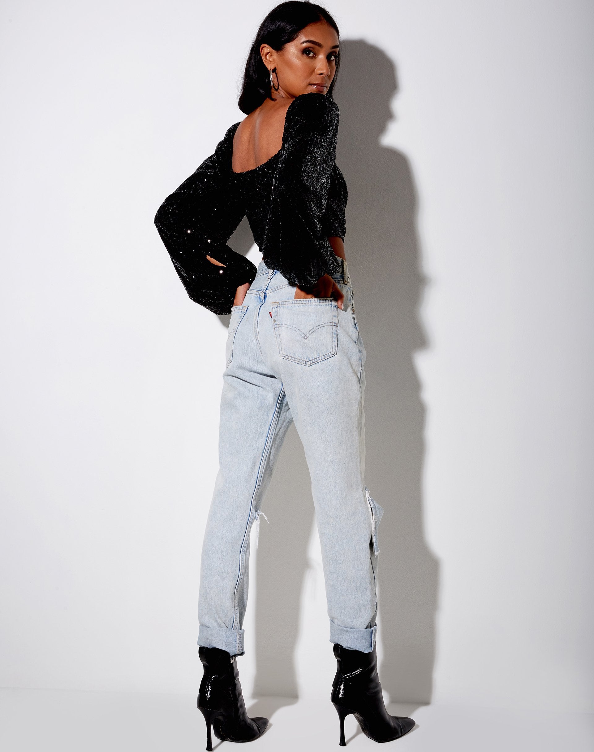 Afbeelding van Irene Crop Top in Drape Pailletten Zwart