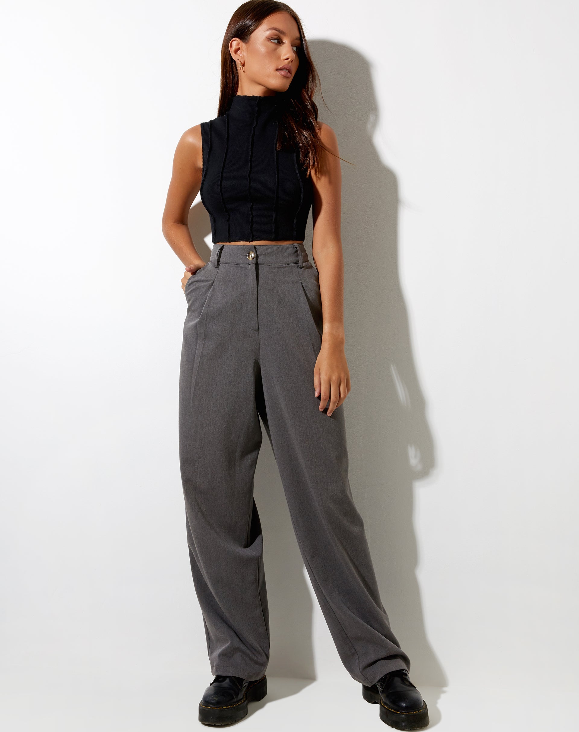 Afbeelding van Ivy Vest Top in Rib Zwart met Zwart Stiksel