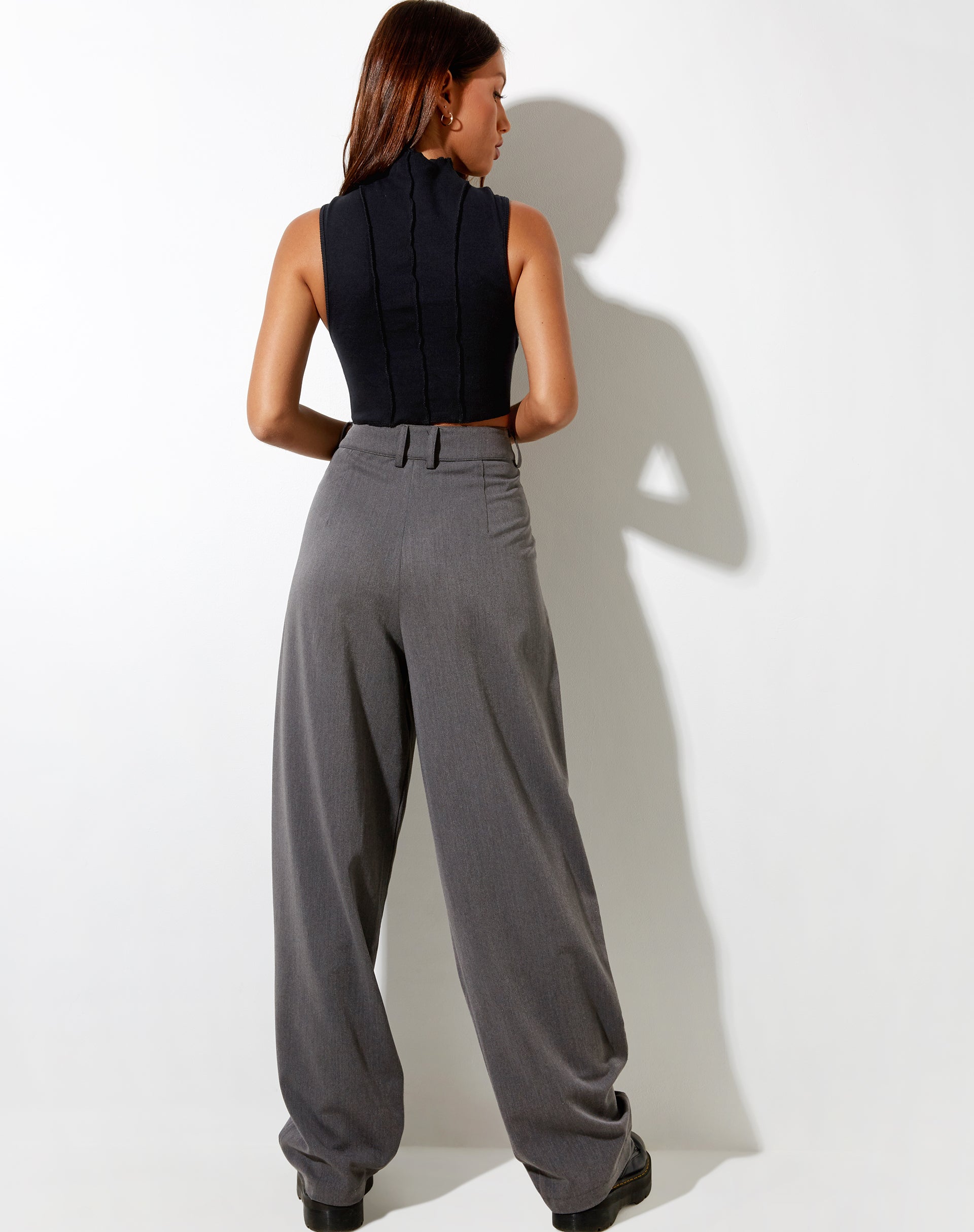 Afbeelding van Ivy Vest Top in Rib Zwart met Zwart Stiksel