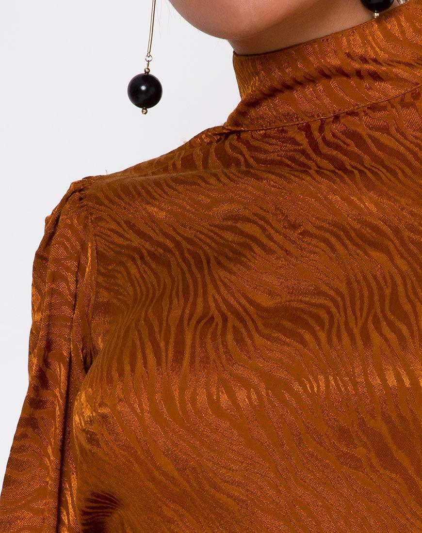 Afbeelding van Jasty Crop Top in Satijn Zebra Goud Koraal