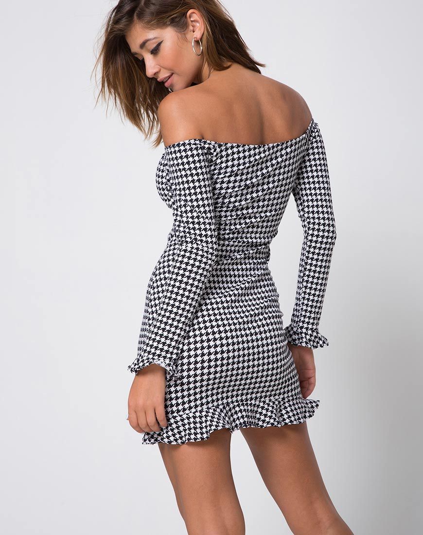 Jazzie Off The Shoulder Jurk in Dogtooth