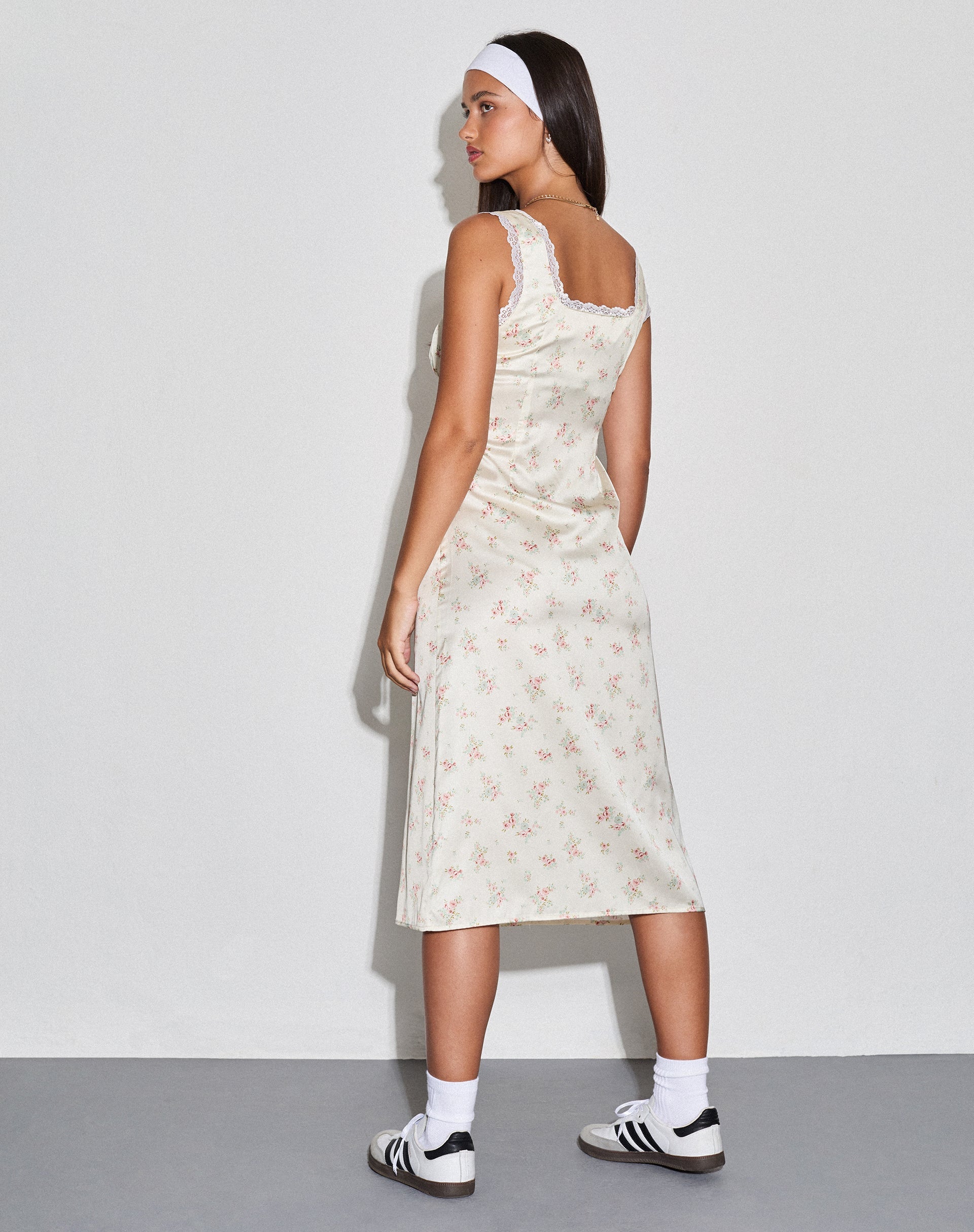 Afbeelding van Jinora Midi Dress in Satijn Vintage Rozenkrans