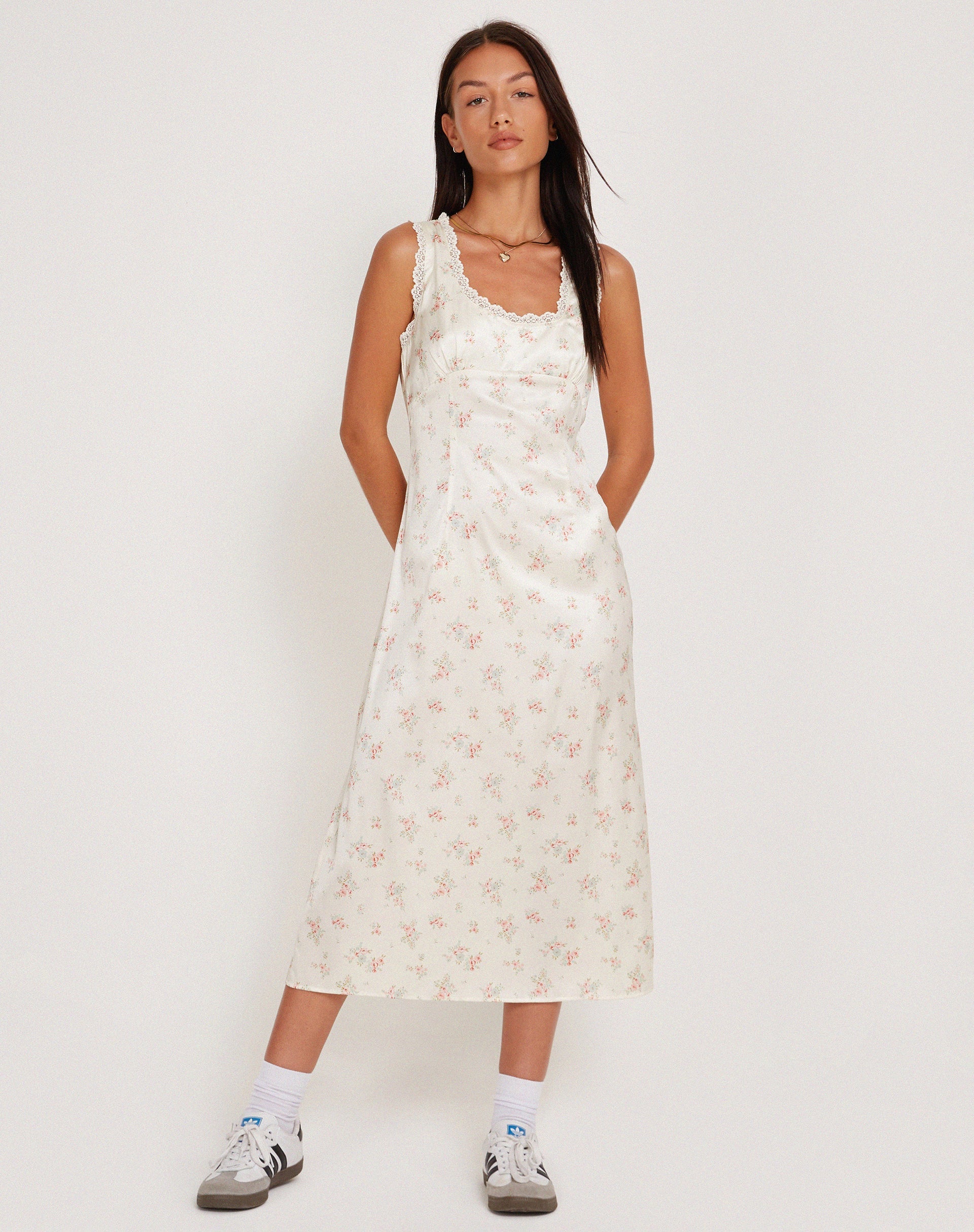 Afbeelding van Jinora Midi Dress in Satijn Vintage Rozenkrans