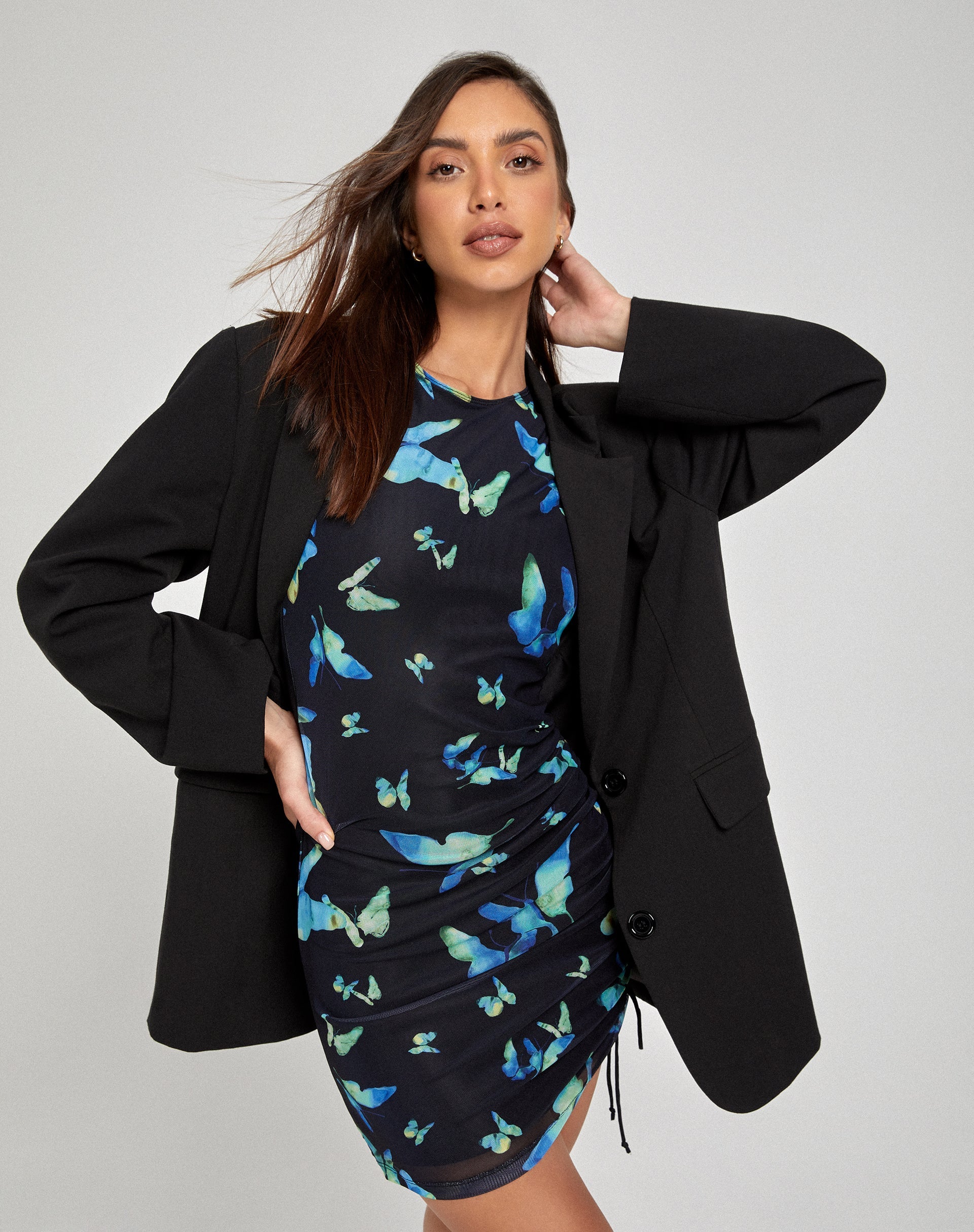 beeld van Joan T-shirt jurk in vlinder aquarel zwart