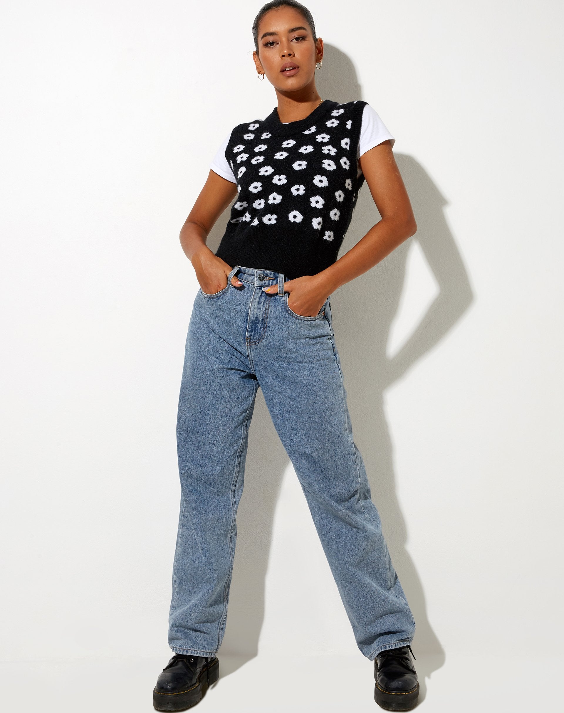 Afbeelding van Joker Vest Top in Knit Zwart Daisy Wit
