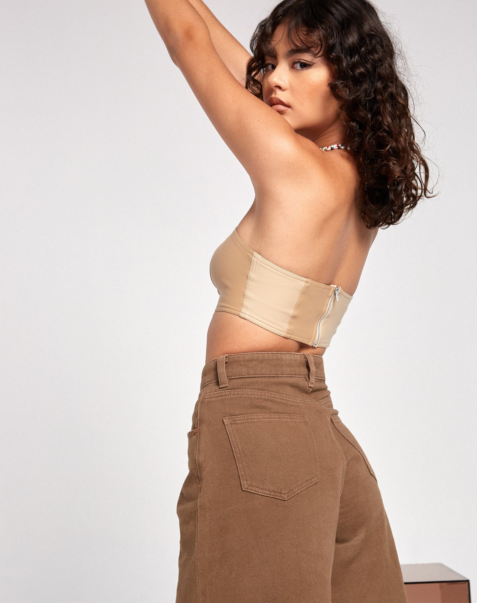 Afbeelding van Jola Crop Top in PU Tan Crème