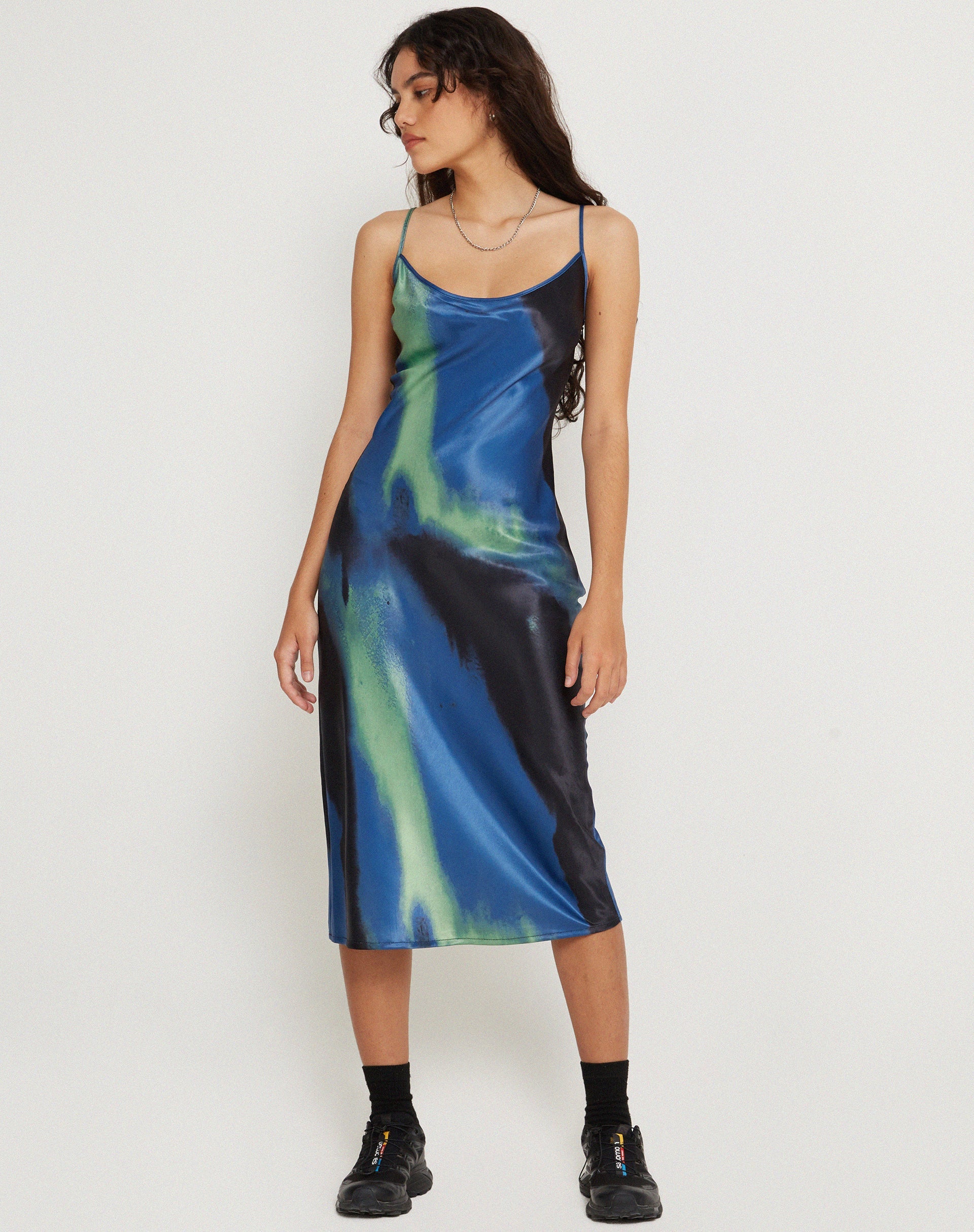 Afbeelding van Juvina Midi Dress in Satin Watercolour Navy