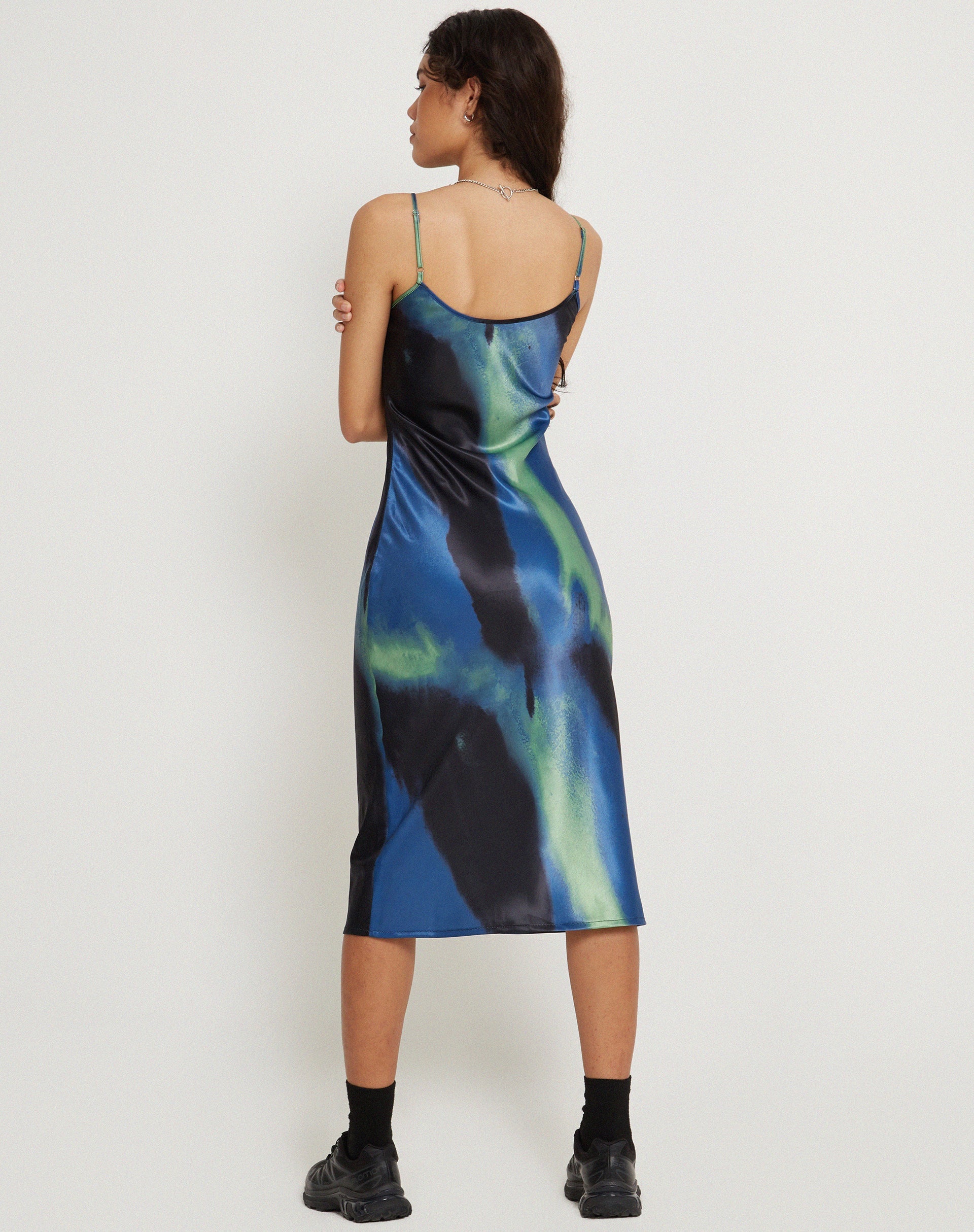 Afbeelding van Juvina Midi Dress in Satin Watercolour Navy